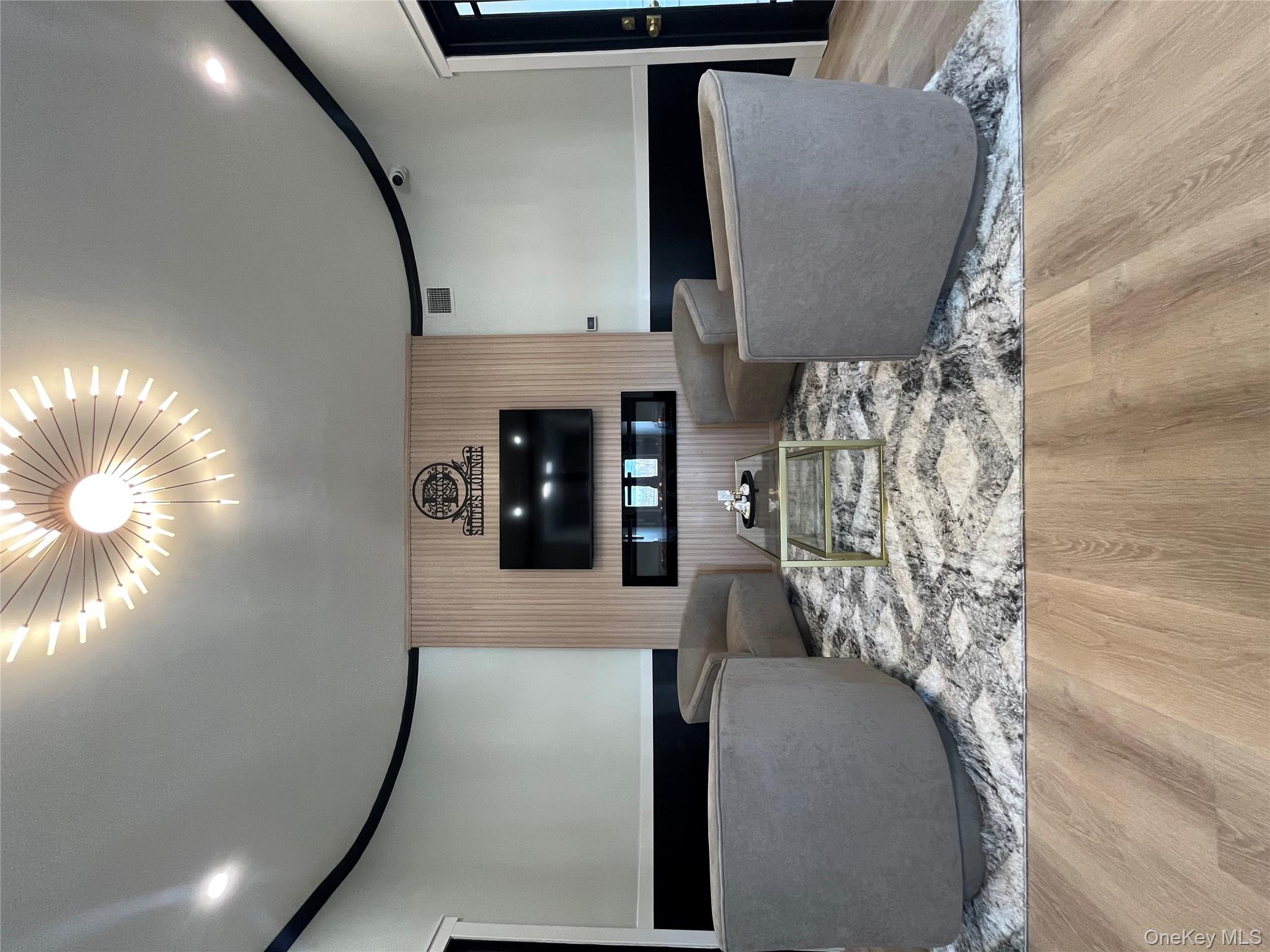 #2 photo, 135 Sunrise Highway, 롱 아일랜드 Amityville , NY 11701