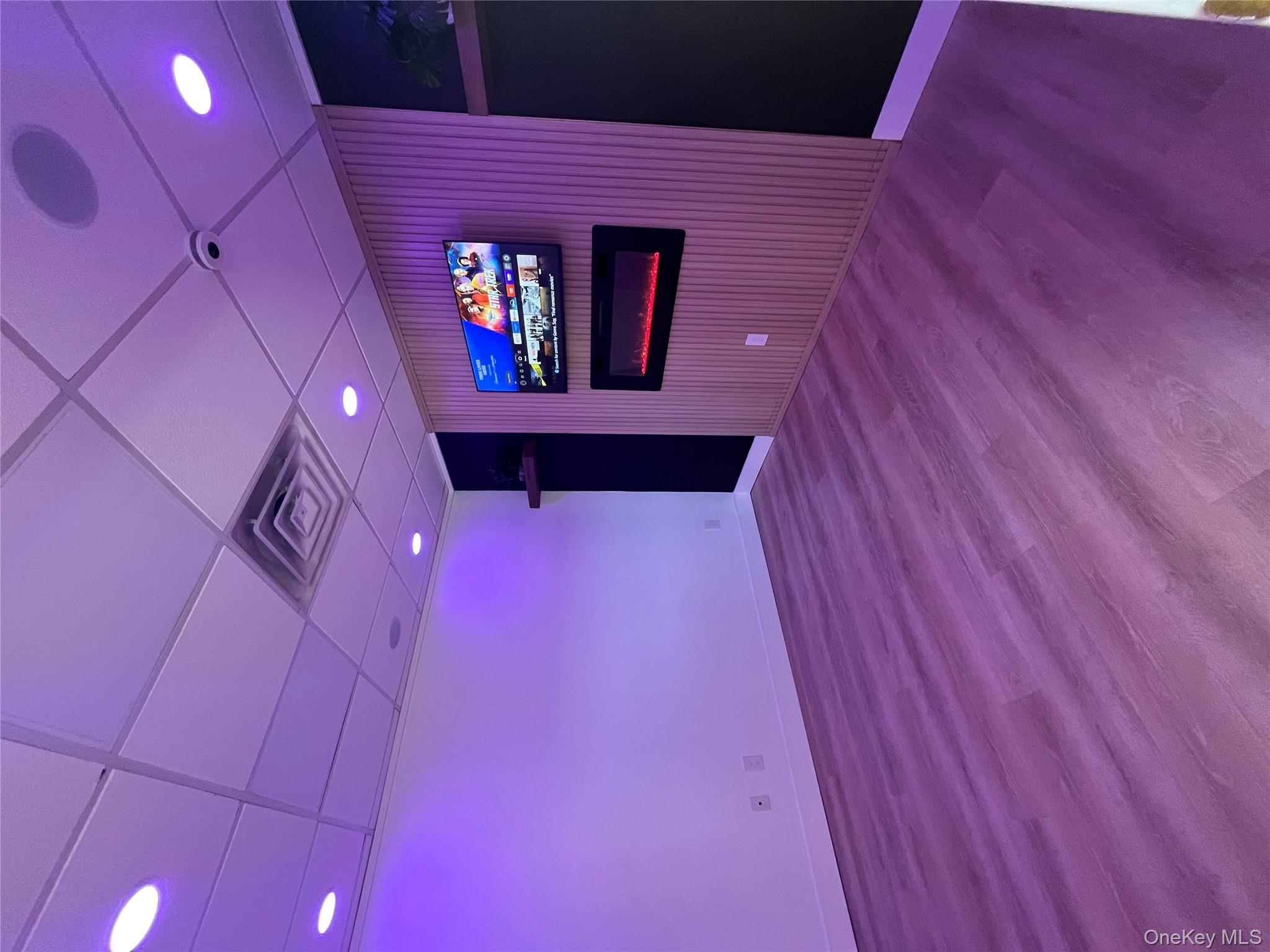 #4 photo, 135 Sunrise Highway, 롱 아일랜드 Amityville , NY 11701