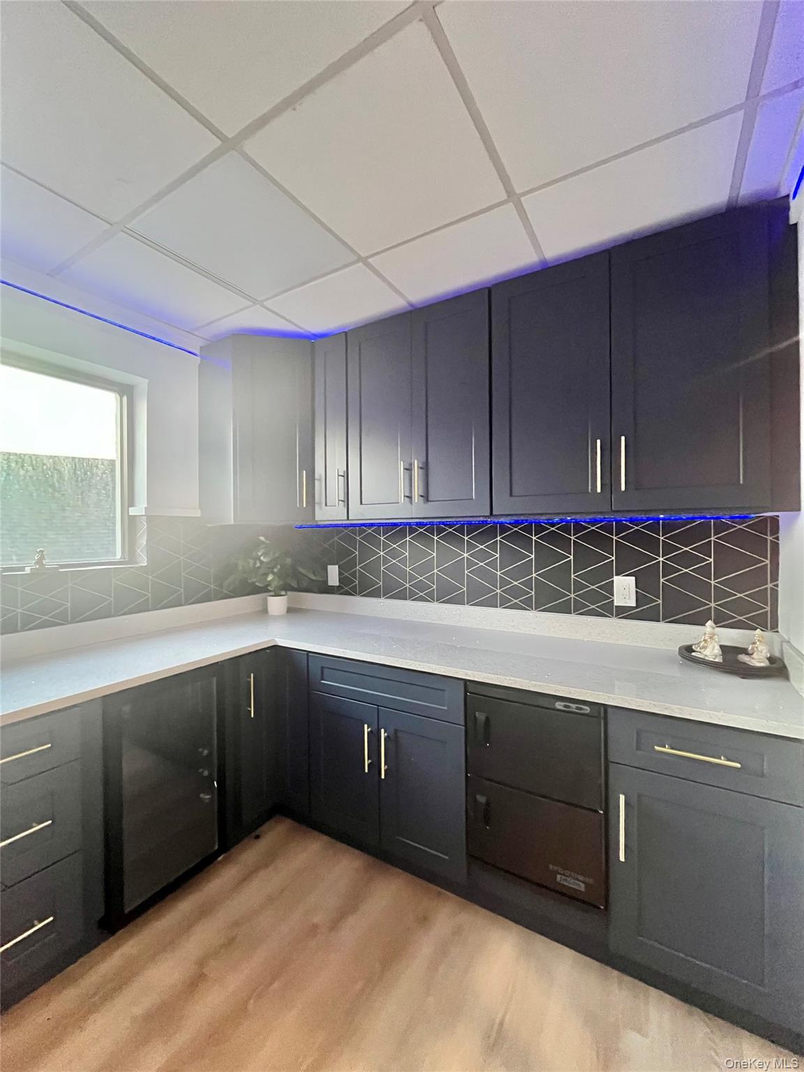 #8 photo, 135 Sunrise Highway, 롱 아일랜드 Amityville , NY 11701