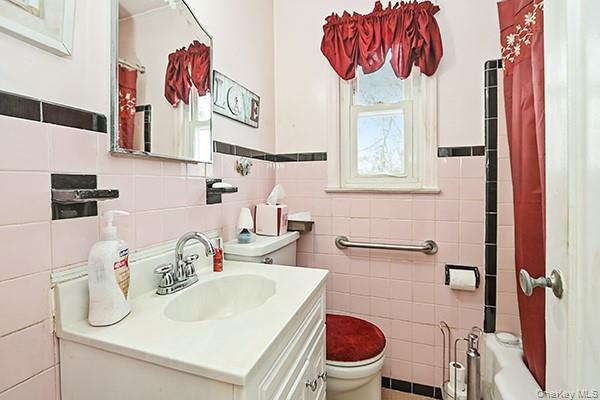 #7 photo, 82-27 248th Street, Bellerose , NY 11426