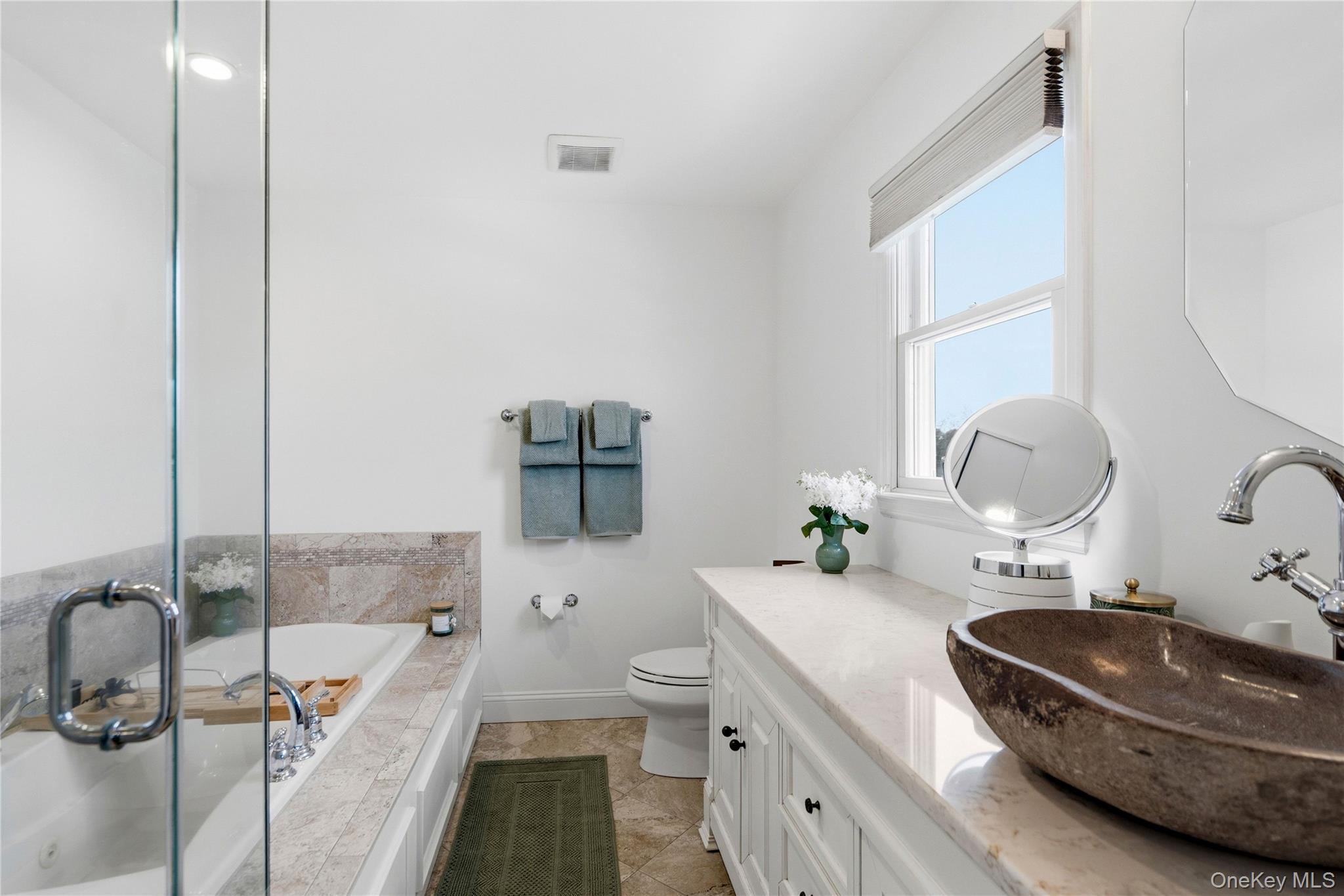 #12 photo, 75 Syosset Circle, स्योसेट Syosset , NY 11791