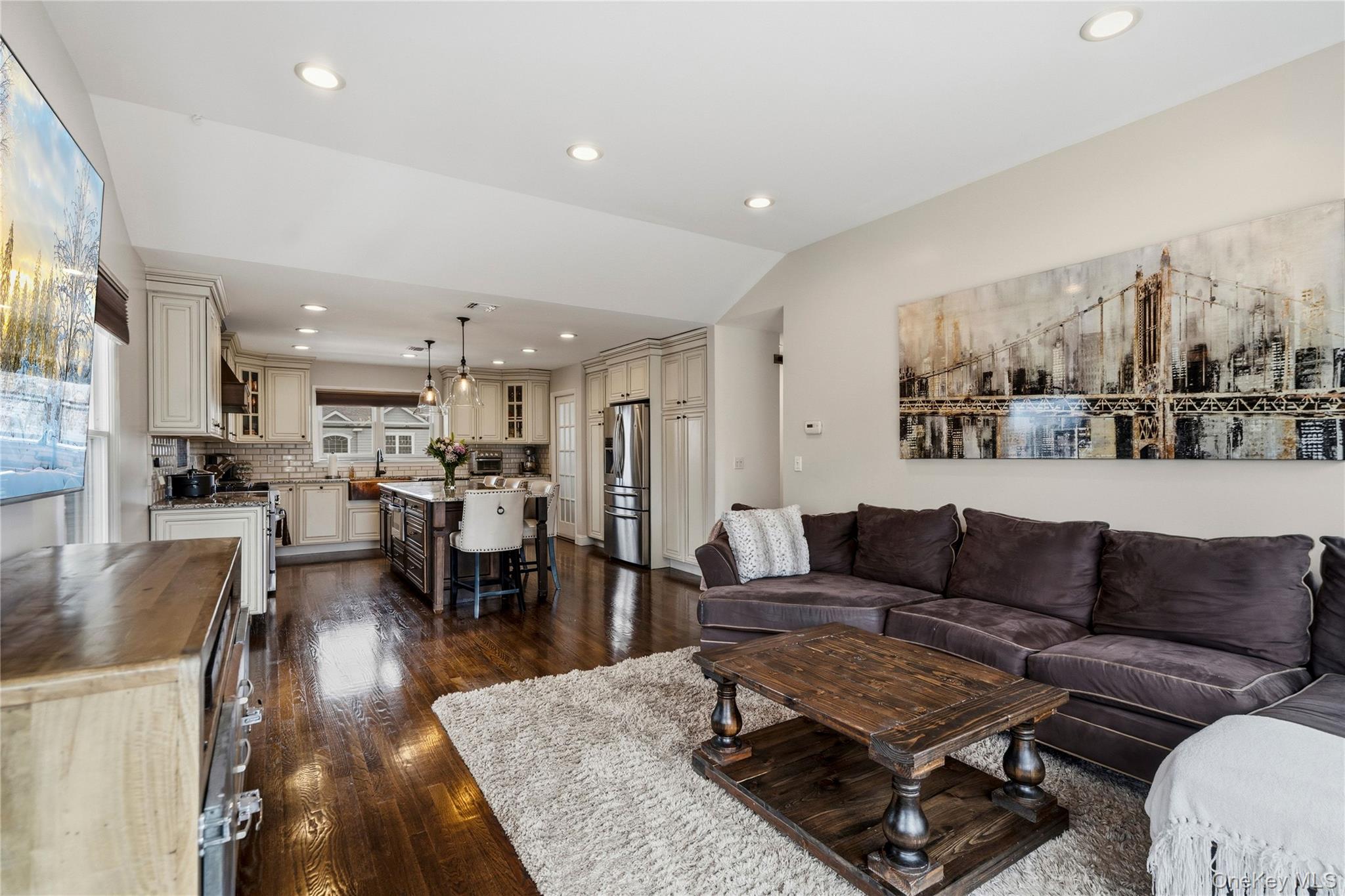 #13 photo, 75 Syosset Circle, स्योसेट Syosset , NY 11791