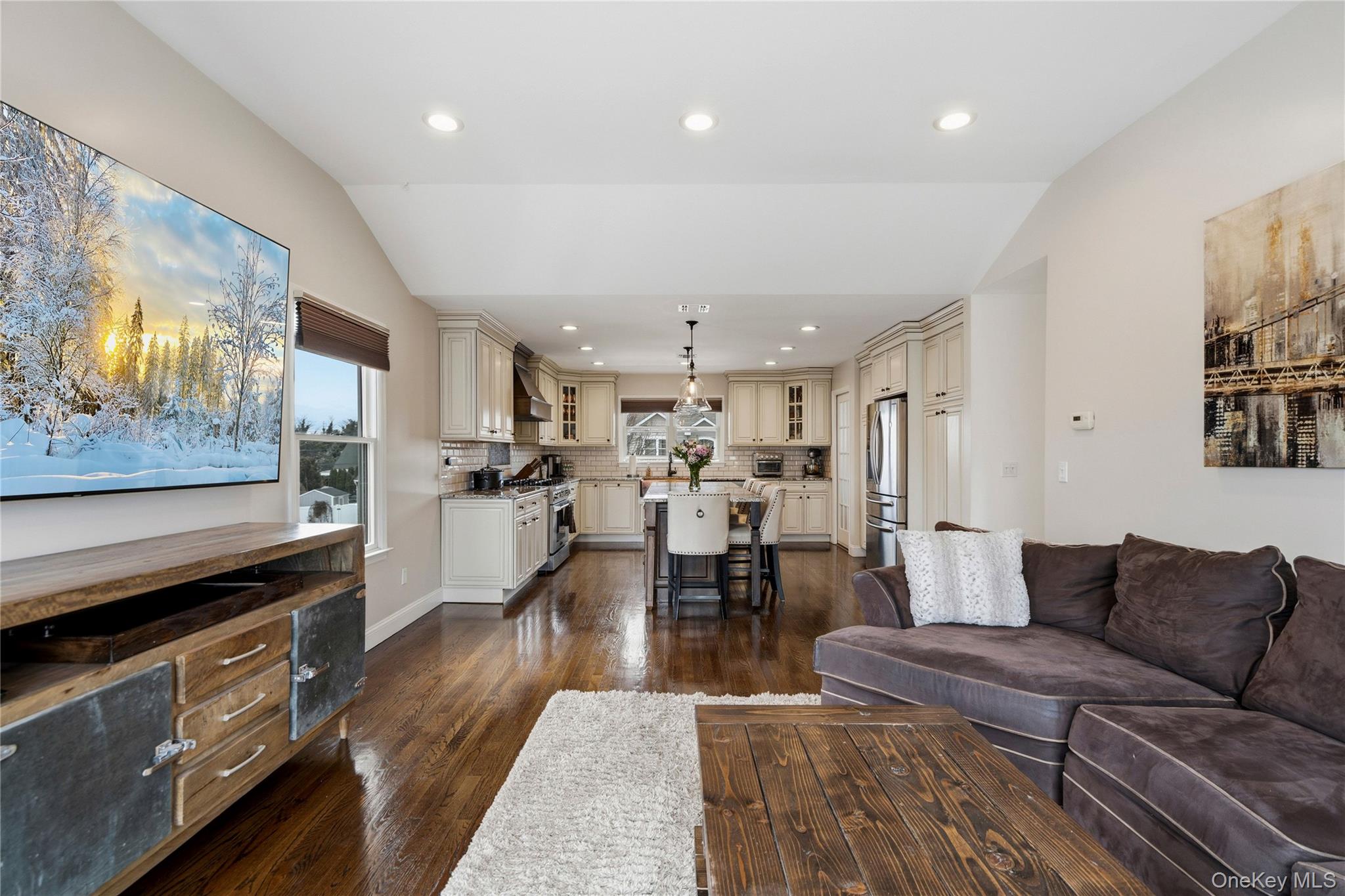 #14 photo, 75 Syosset Circle, स्योसेट Syosset , NY 11791