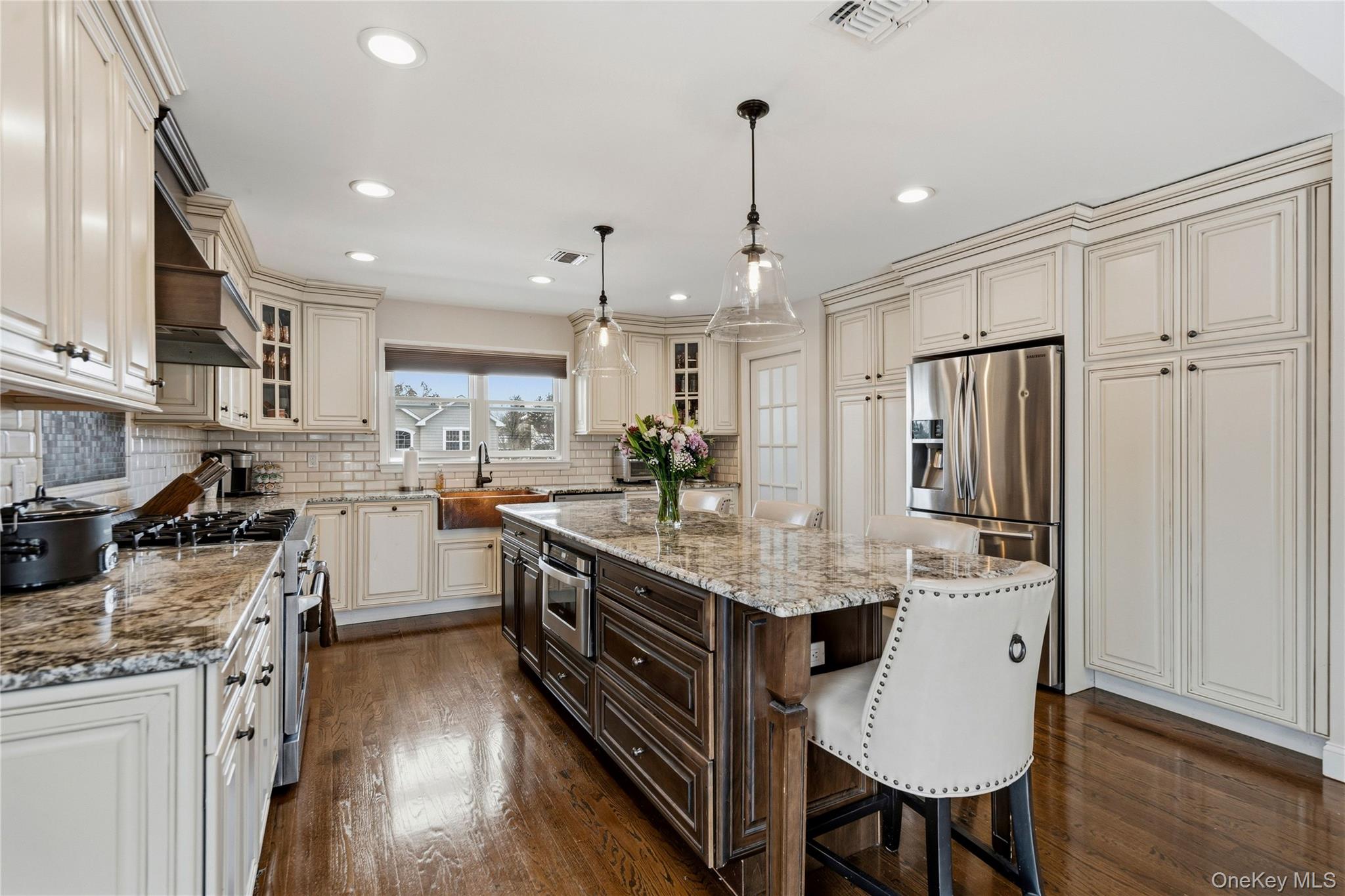 #17 photo, 75 Syosset Circle, स्योसेट Syosset , NY 11791