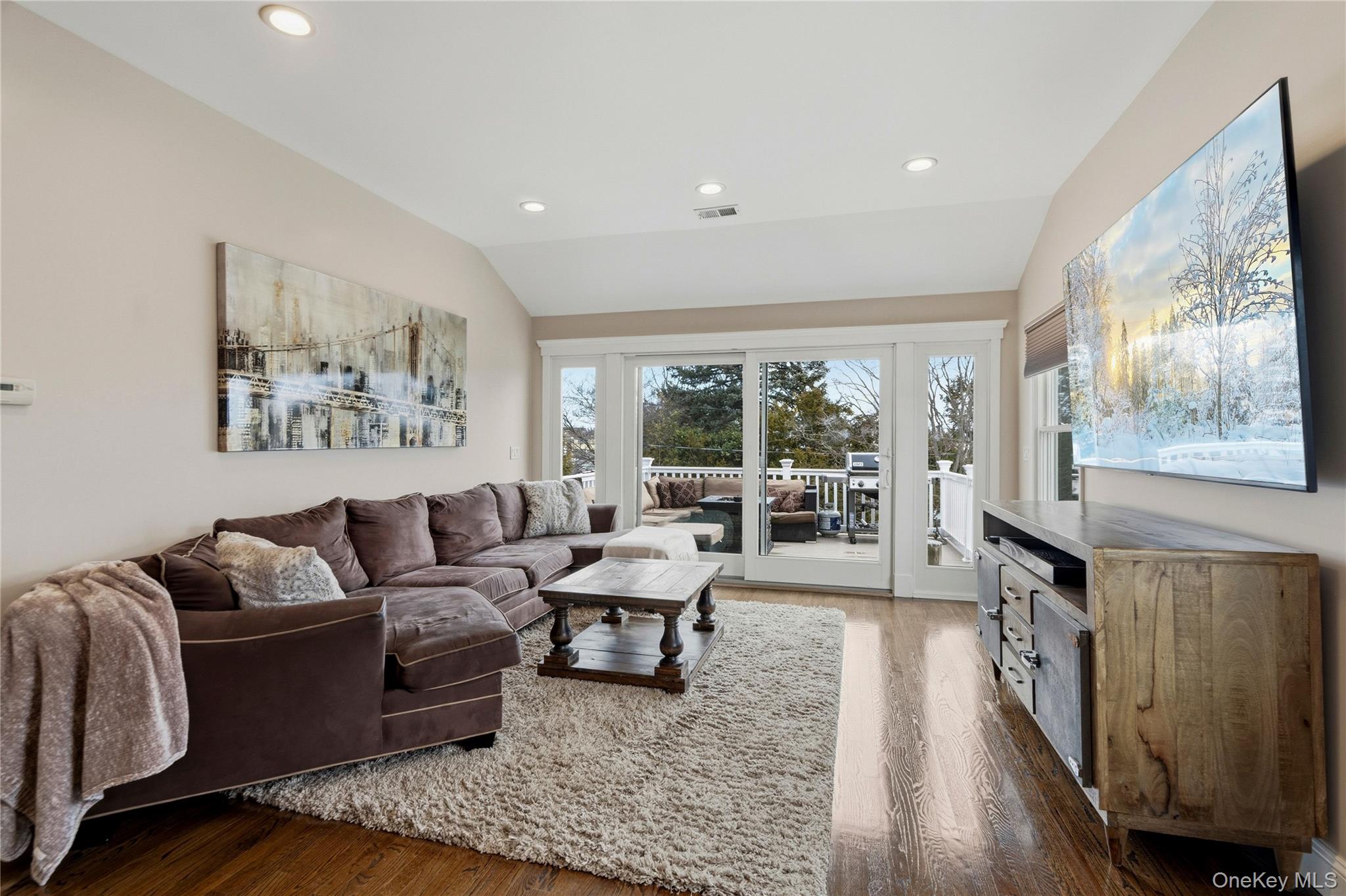 #18 photo, 75 Syosset Circle, स्योसेट Syosset , NY 11791