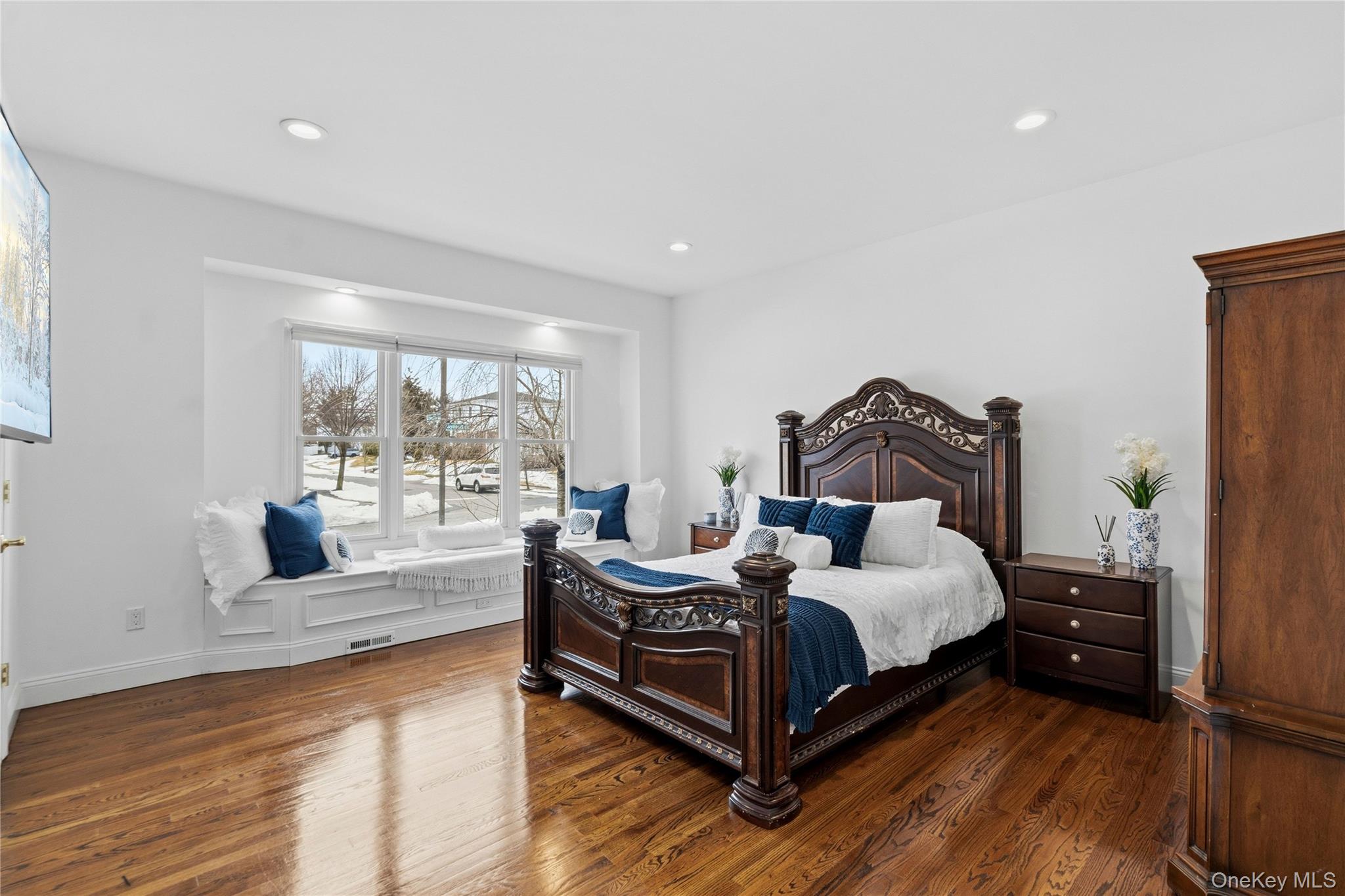 #8 photo, 75 Syosset Circle, स्योसेट Syosset , NY 11791