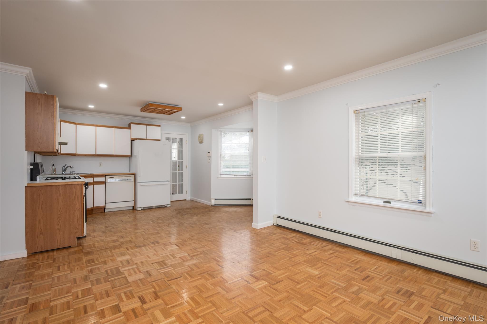 #4 photo, 9 Harrison Ave, Hicksville , NY 11801