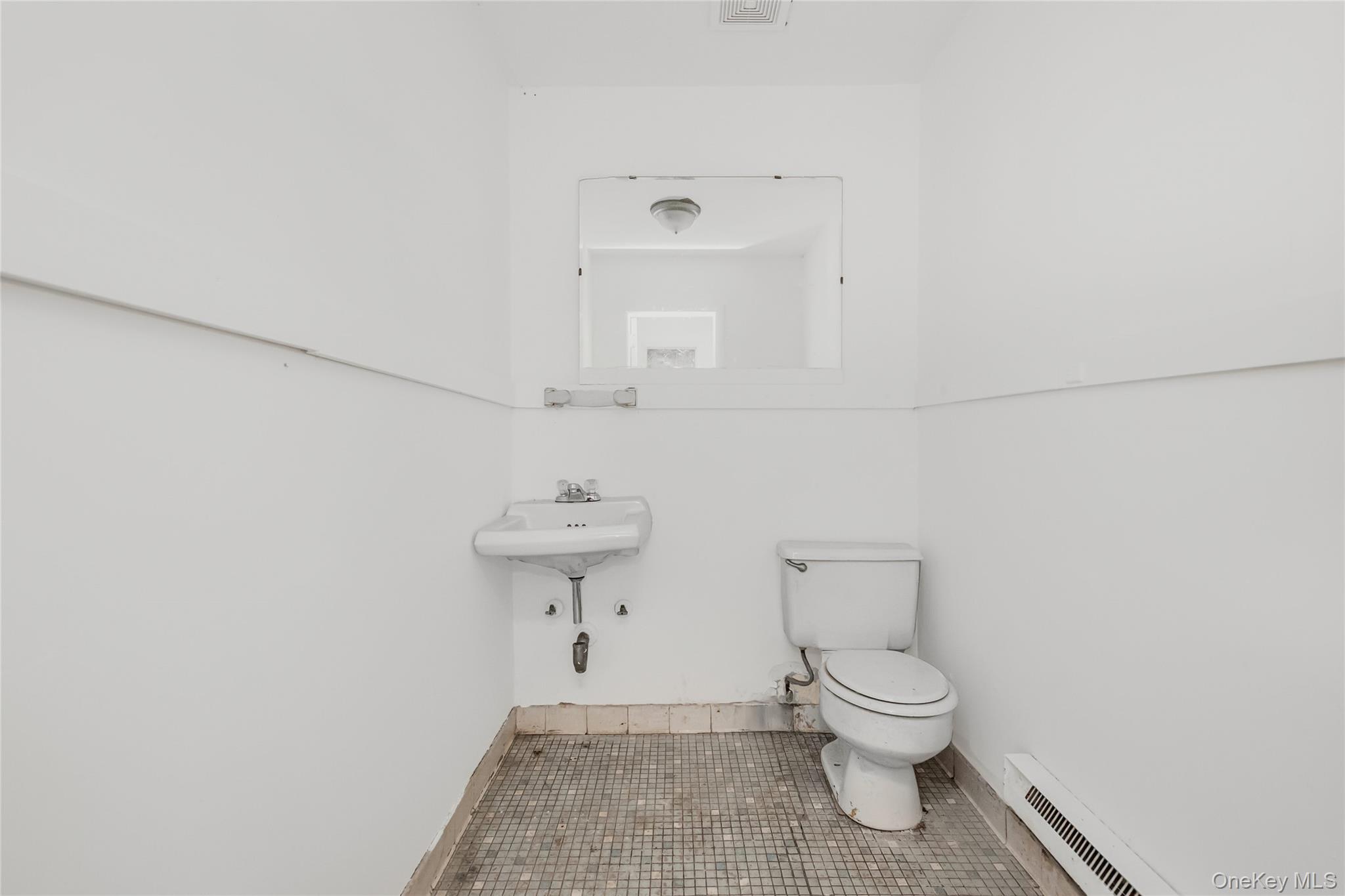 #5 photo, 12 W 183rd Street, Bronx , NY 10453