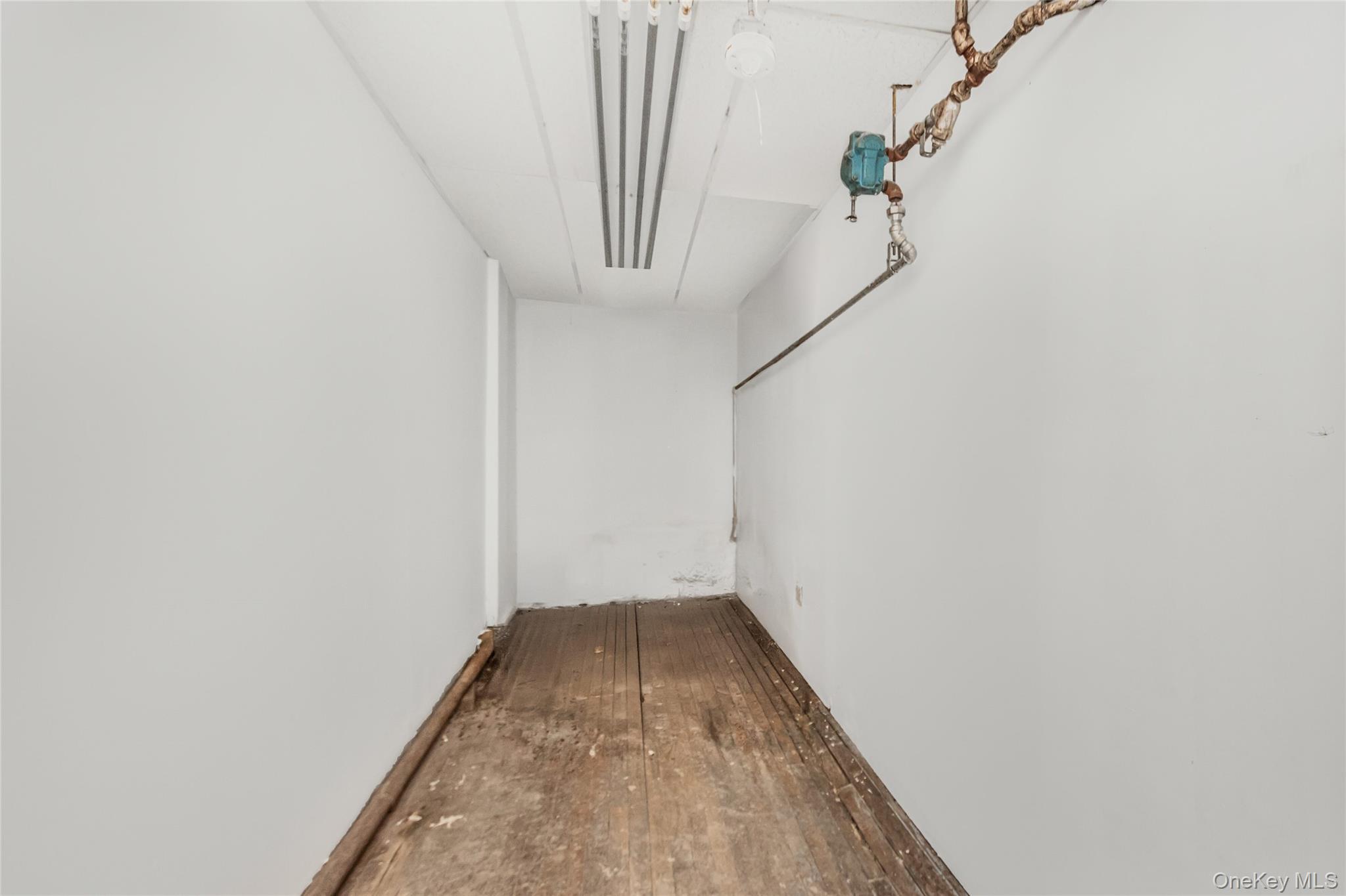 #6 photo, 12 W 183rd Street, Bronx , NY 10453