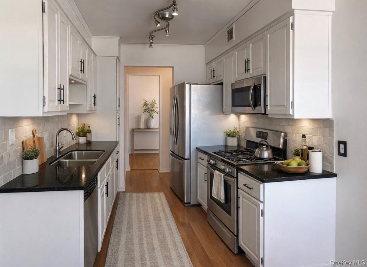 #6 photo, 7 Essex Lane, Suffern , NY 10901