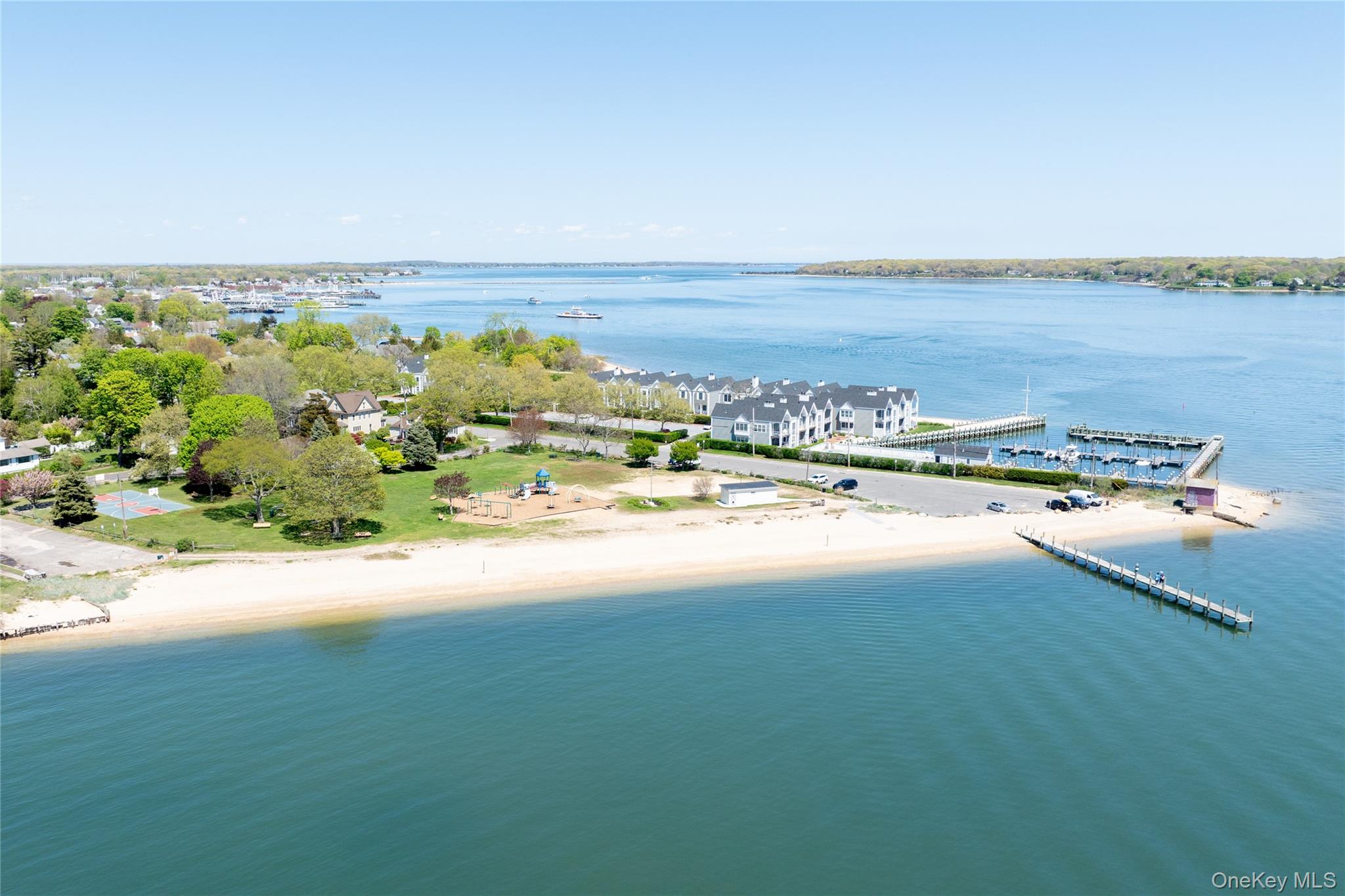 #16 photo, 134 6th Street, מחוז סאפוק Greenport , NY 11944