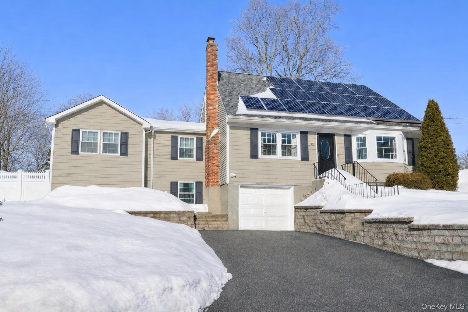 #1 photo, 92 Hawthorne Road, 롱 아일랜드 Kings Park , NY 11754