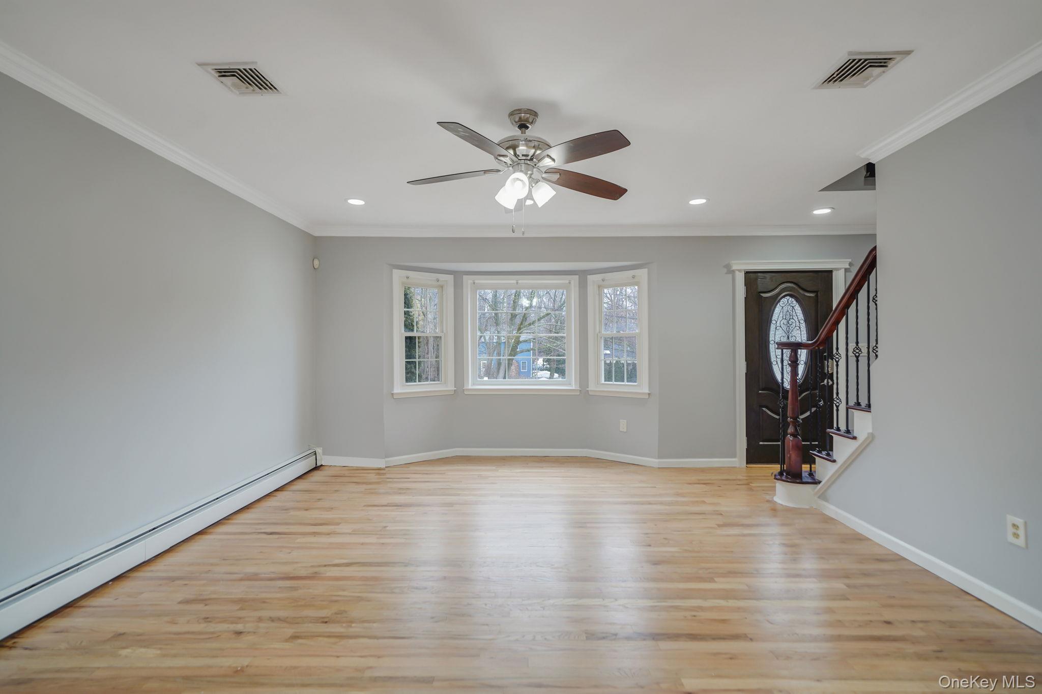 #11 photo, 92 Hawthorne Road, سوفولك Kings Park , NY 11754