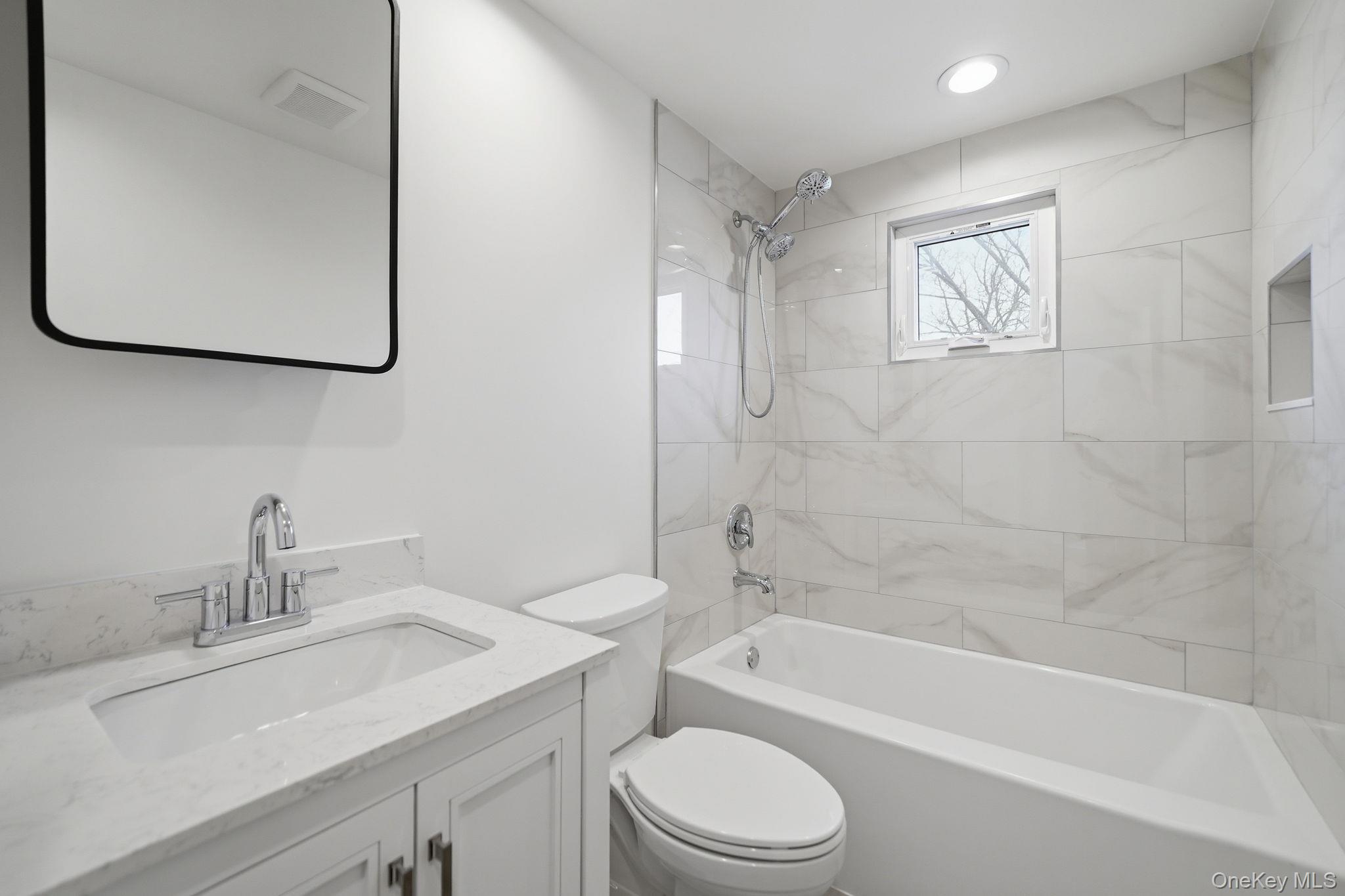 #15 photo, 92 Hawthorne Road, سوفولك Kings Park , NY 11754