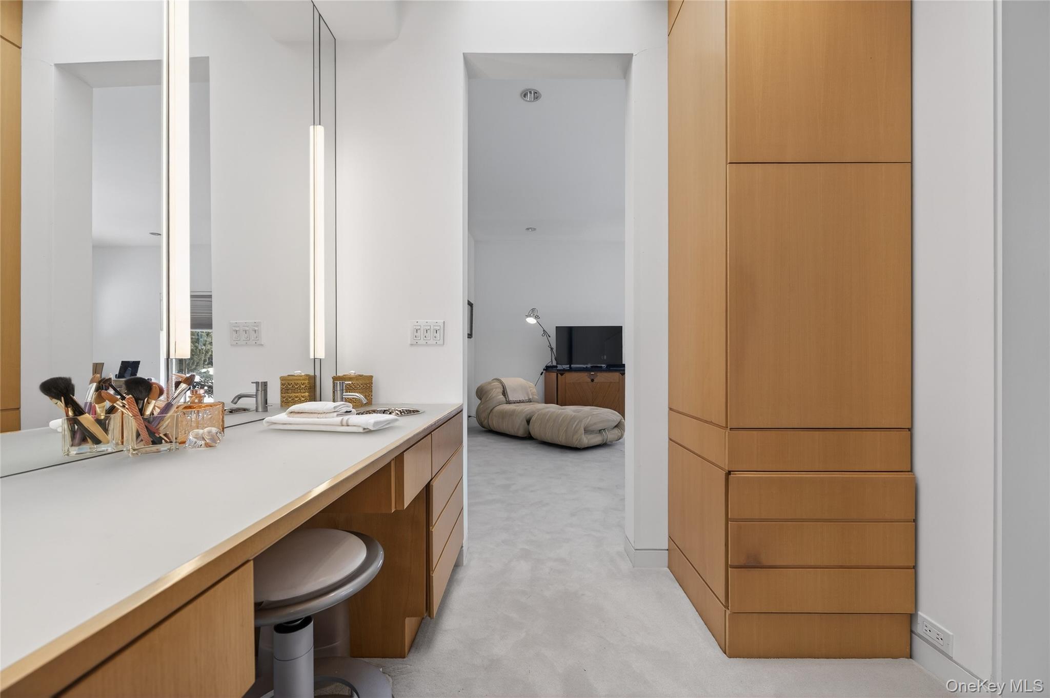 #16 photo, 120 Bacon Road, 롱 아일랜드 Old Westbury , NY 11568