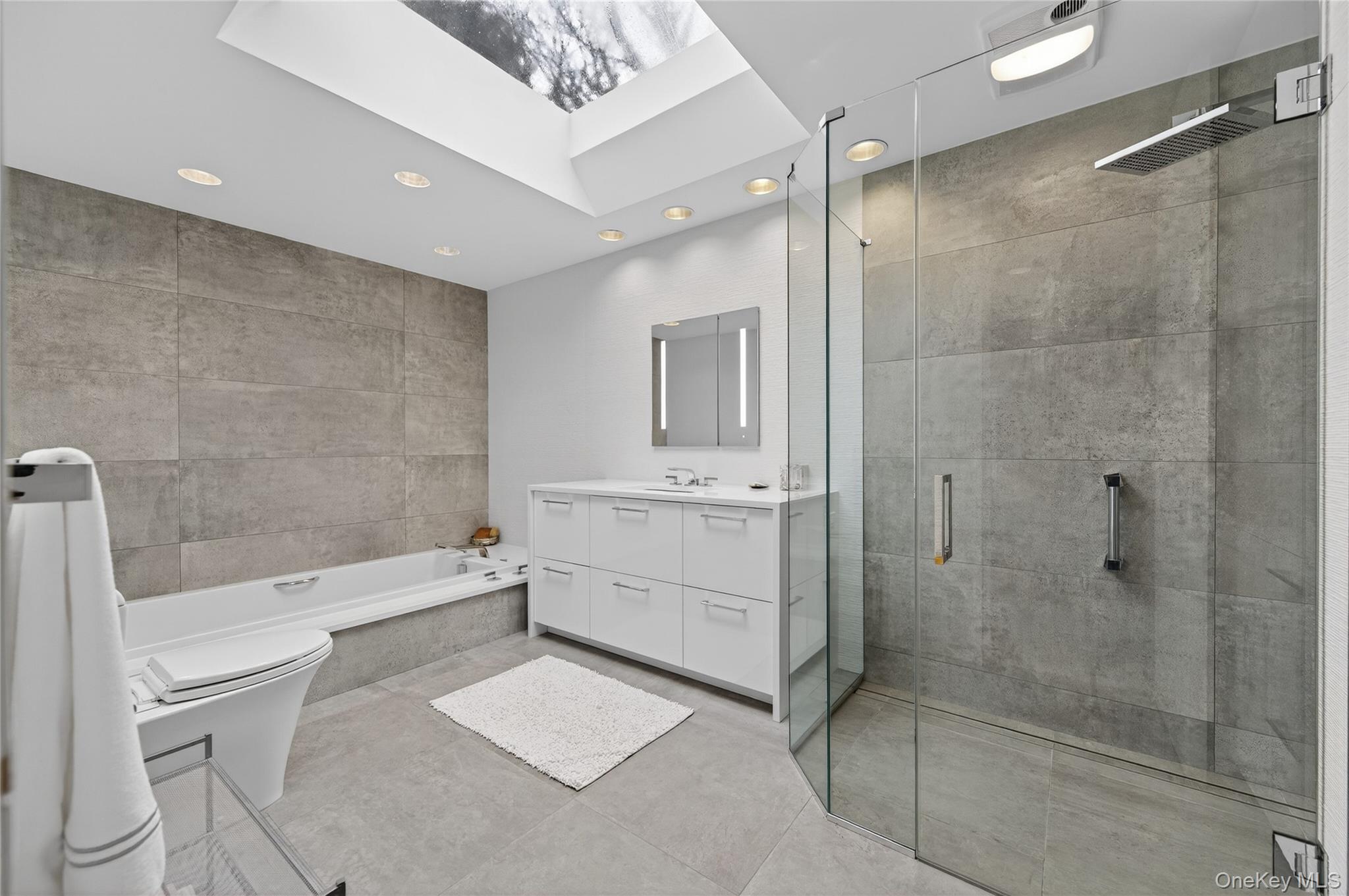 #17 photo, 120 Bacon Road, 롱 아일랜드 Old Westbury , NY 11568