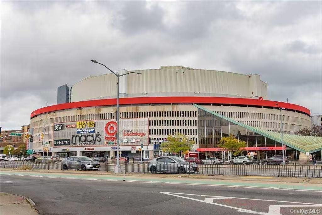 #14 photo, 87-14 57TH Road, 뉴욕퀸즈 Elmhurst , NY 11373