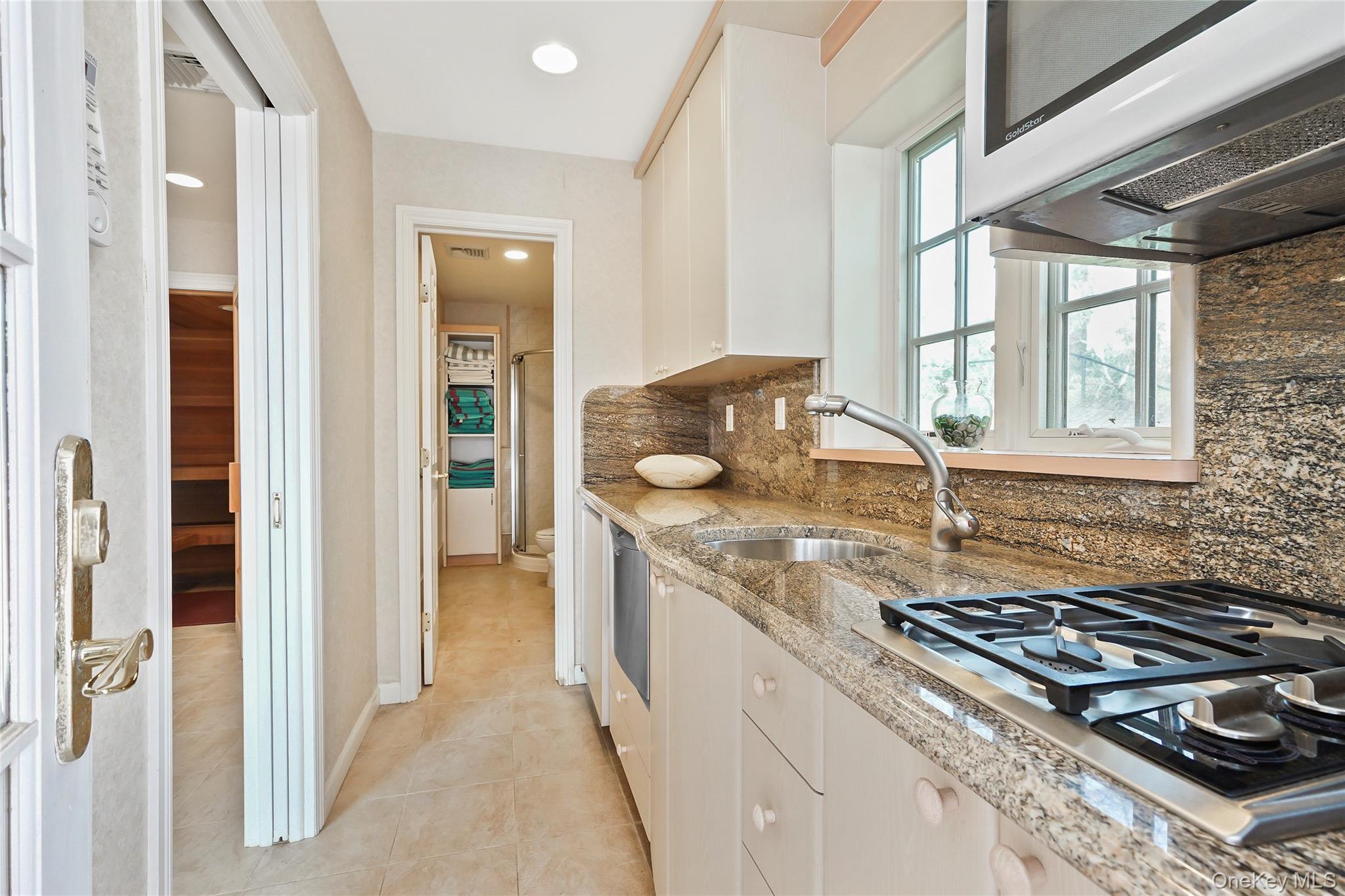 #19 photo, 10 Hill Road, Sands Point , NY 11050