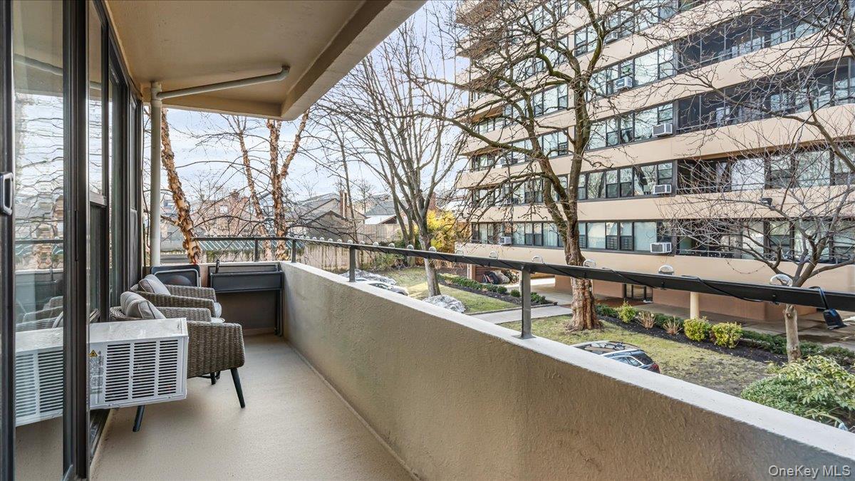 #1 photo, 10-24 166th Street, कुईंस Beechhurst , NY 11357