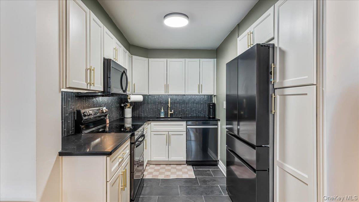 #10 photo, 10-24 166th Street, कुईंस Beechhurst , NY 11357