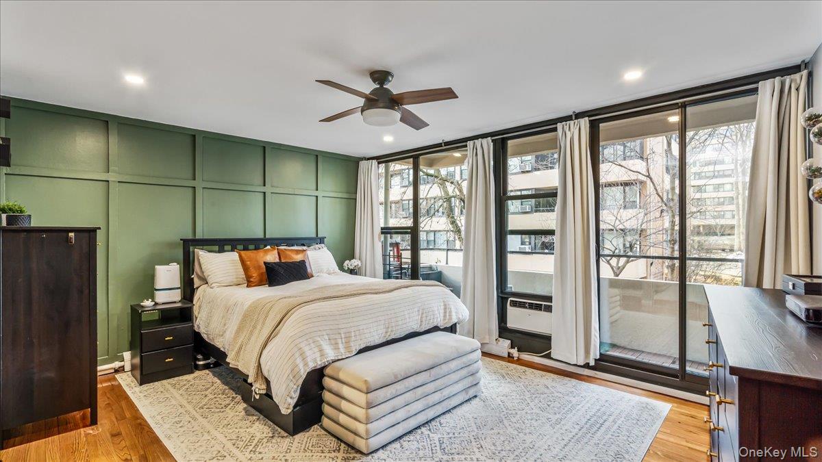 #12 photo, 10-24 166th Street, कुईंस Beechhurst , NY 11357