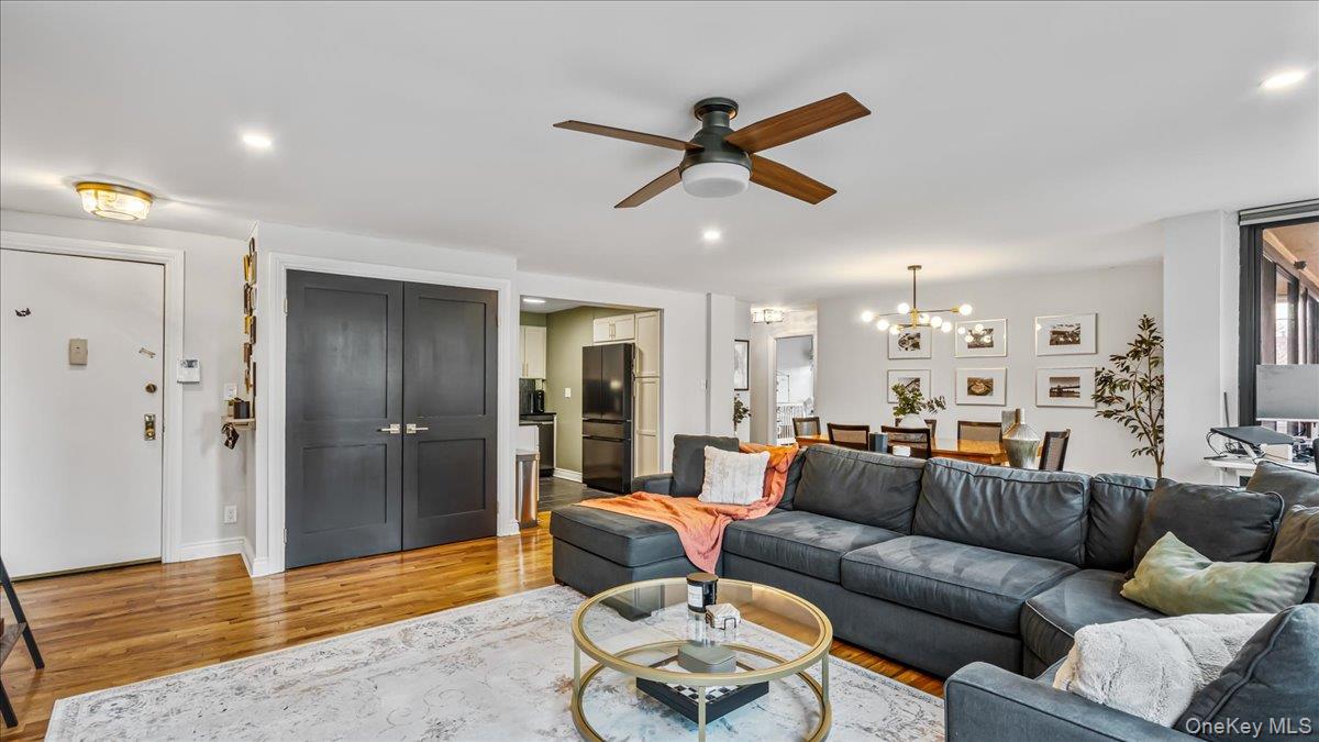 #2 photo, 10-24 166th Street, कुईंस Beechhurst , NY 11357