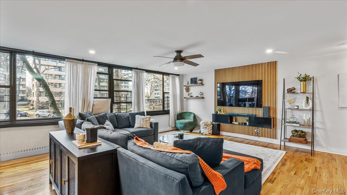 #4 photo, 10-24 166th Street, कुईंस Beechhurst , NY 11357