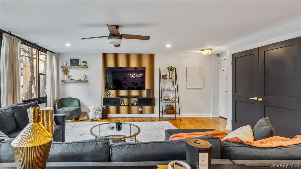 #6 photo, 10-24 166th Street, कुईंस Beechhurst , NY 11357