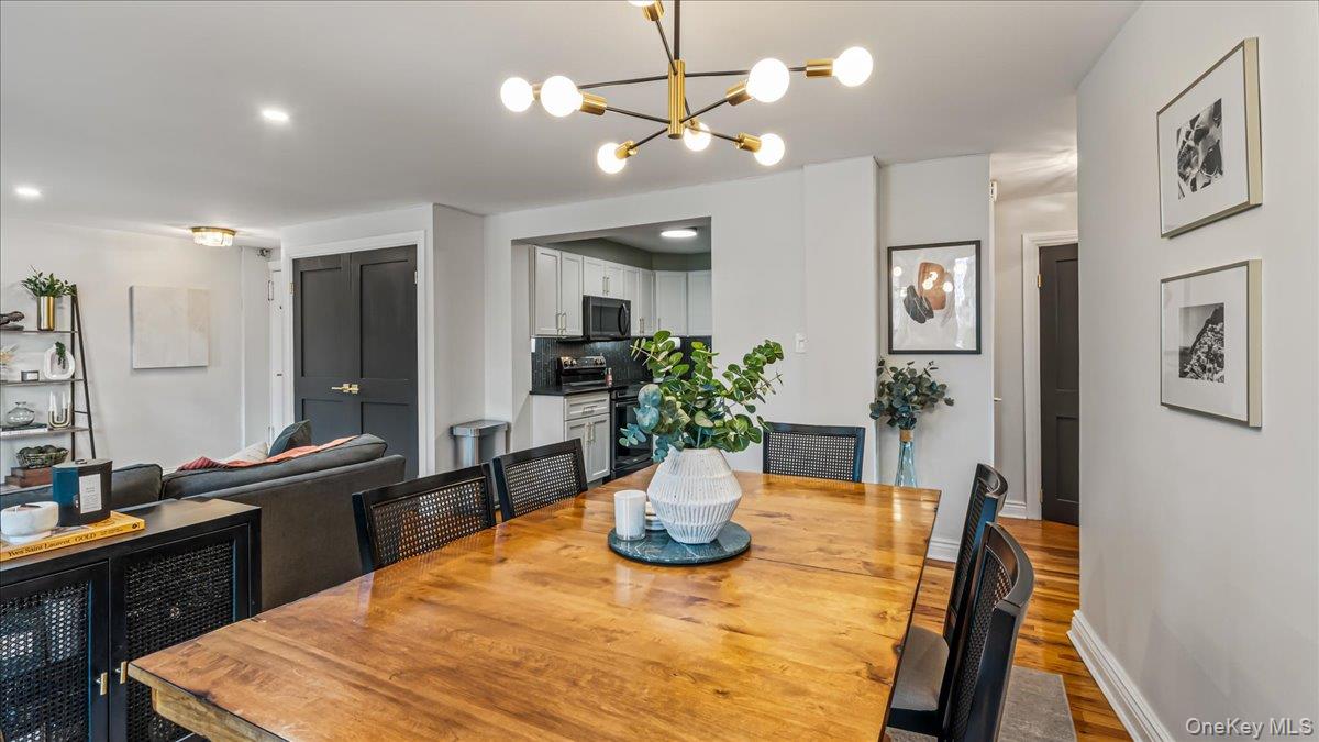 #8 photo, 10-24 166th Street, कुईंस Beechhurst , NY 11357