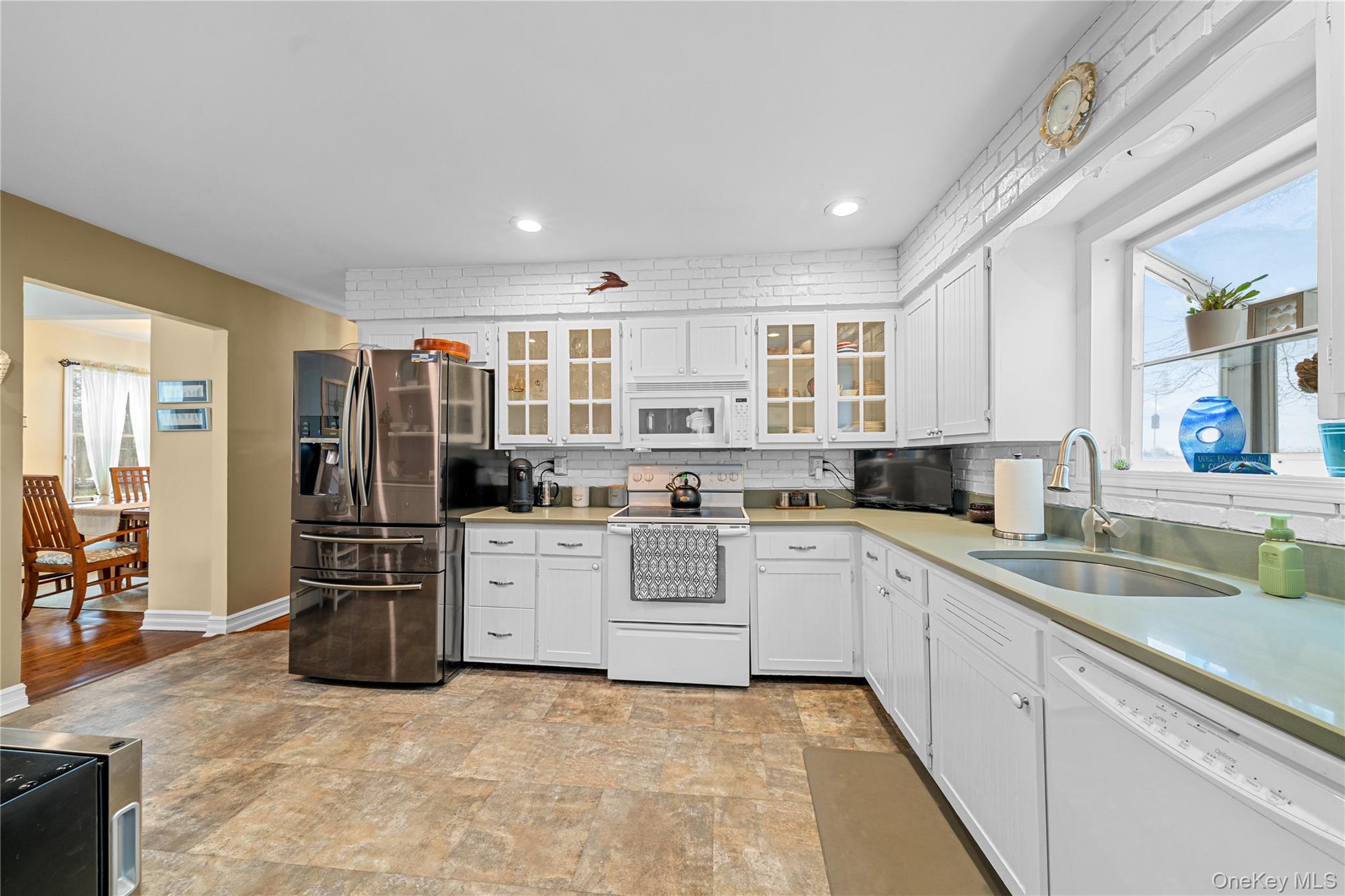 #17 photo, 243 S Dunton Avenue, 롱 아일랜드 East Patchogue , NY 11772