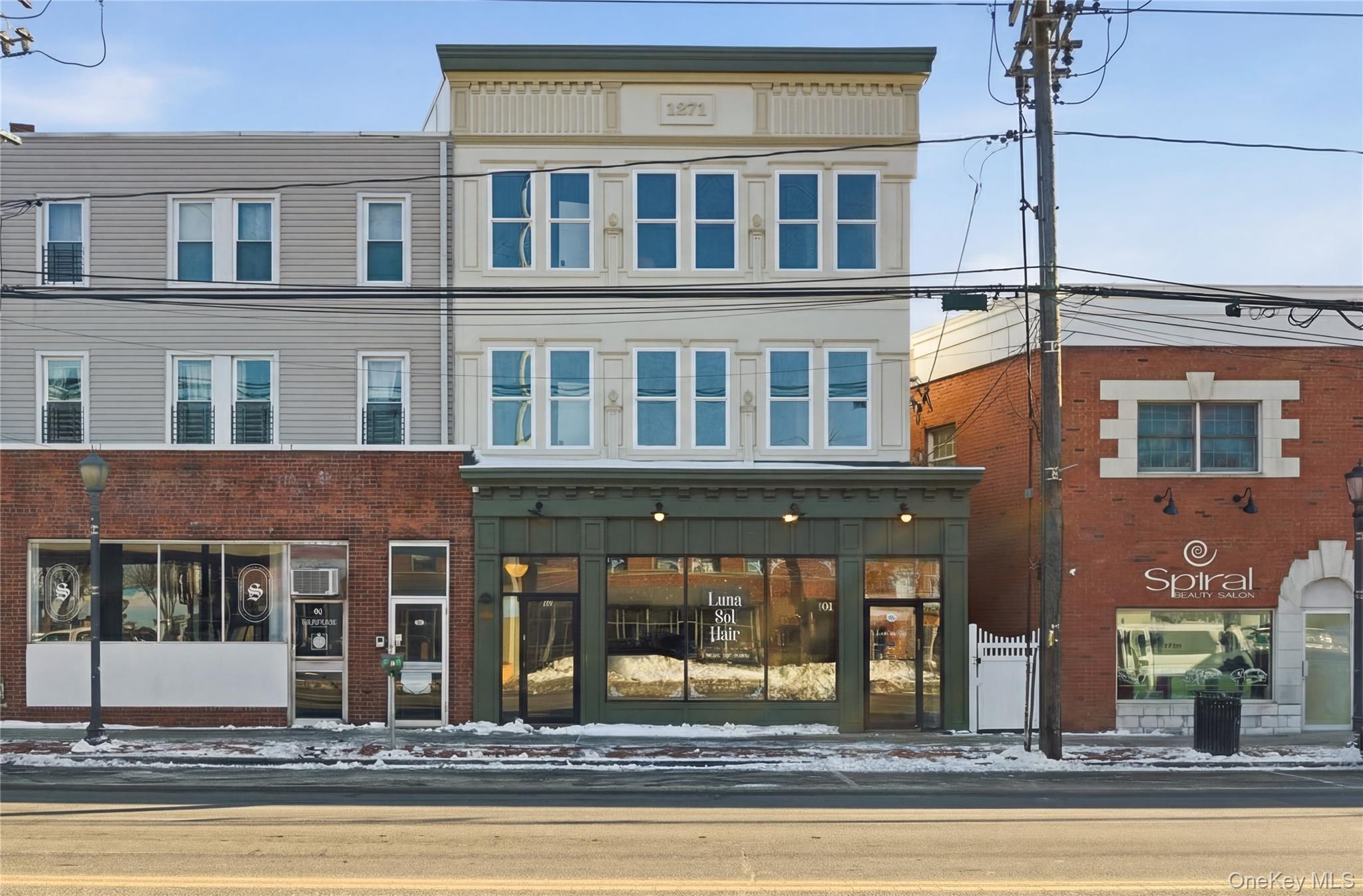 #1 photo, 13 W Hoffman Avenue, מחוז סאפוק Lindenhurst , NY 11757