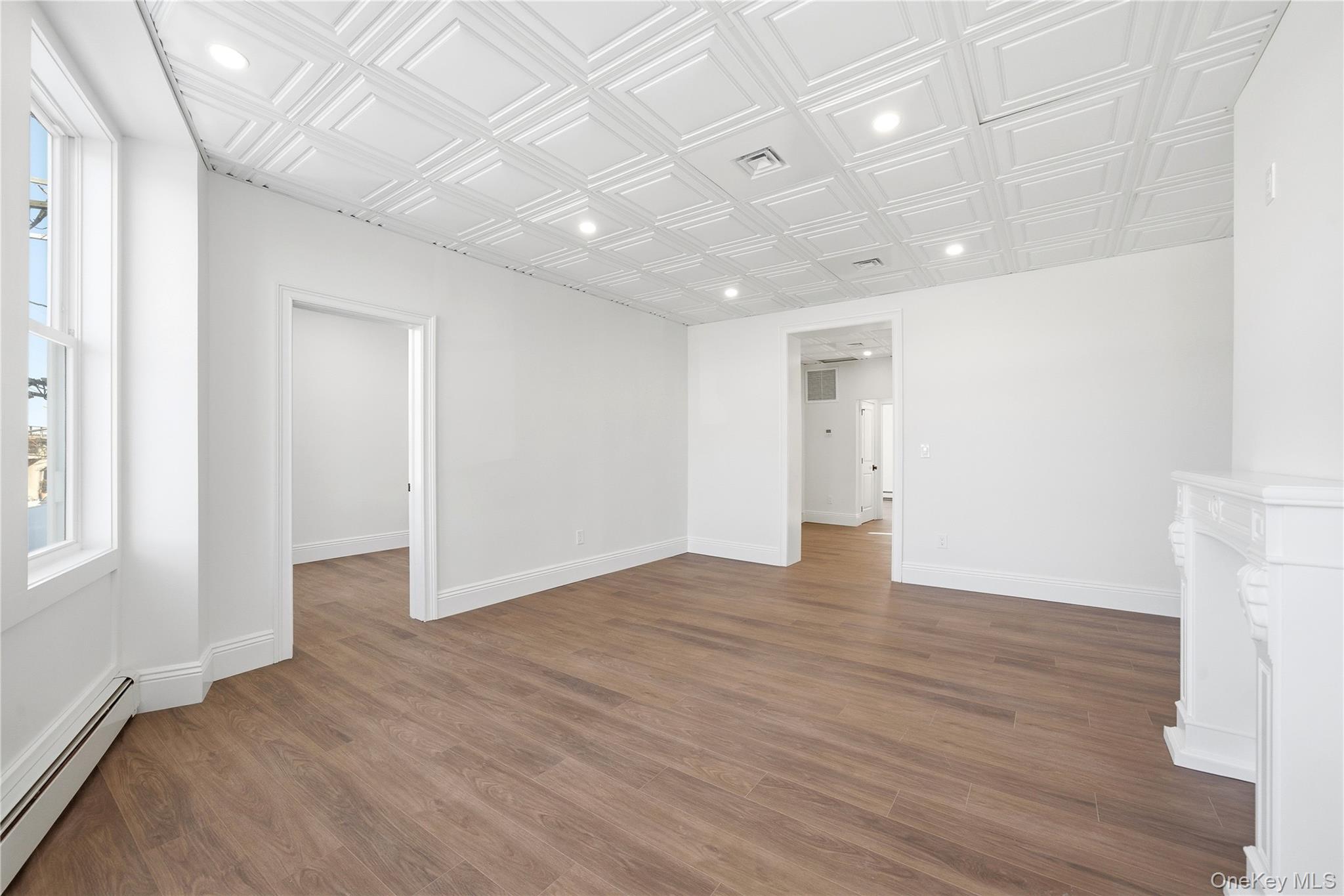 #12 photo, 13 W Hoffman Avenue, מחוז סאפוק Lindenhurst , NY 11757