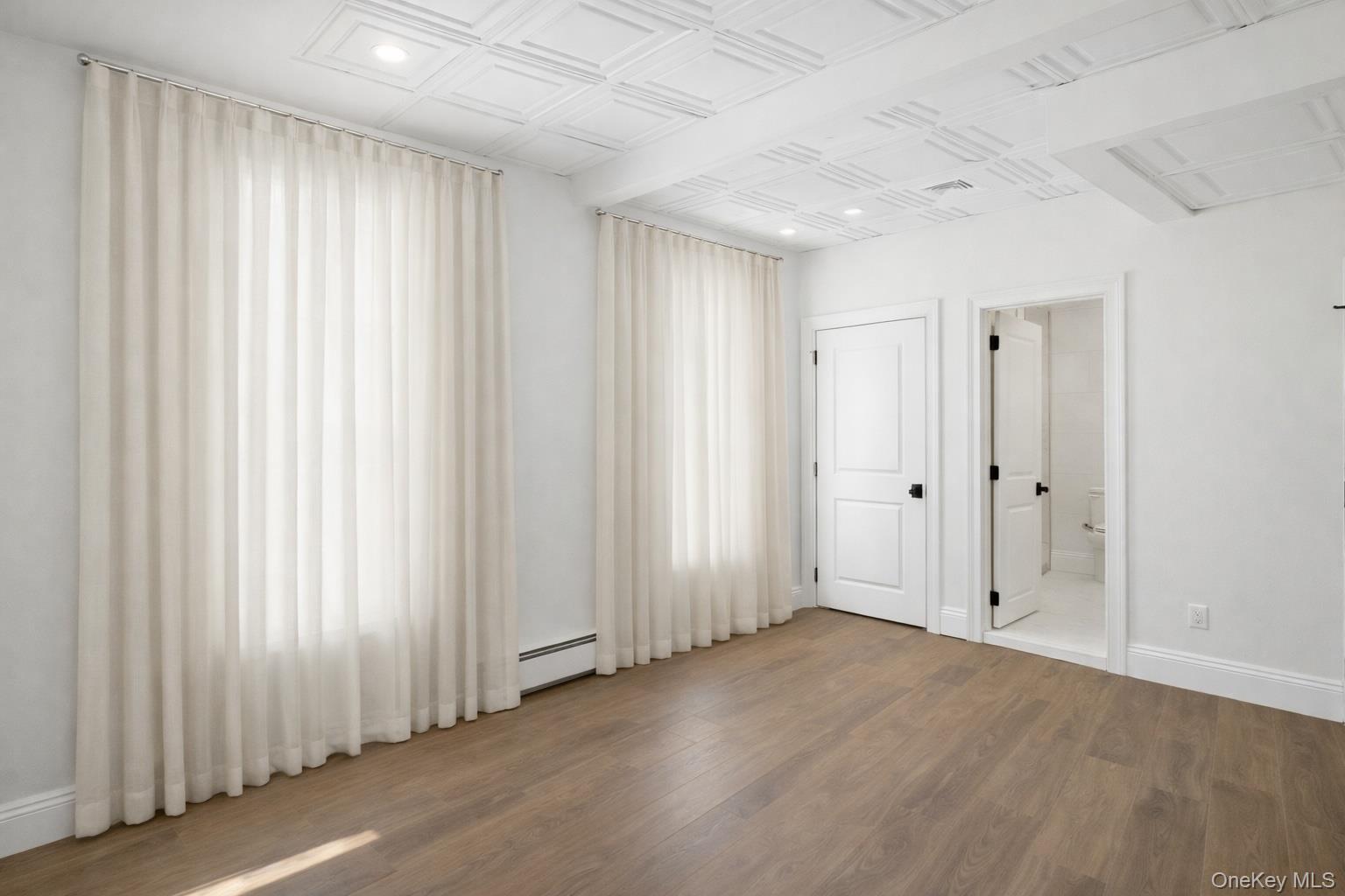 #14 photo, 13 W Hoffman Avenue, מחוז סאפוק Lindenhurst , NY 11757