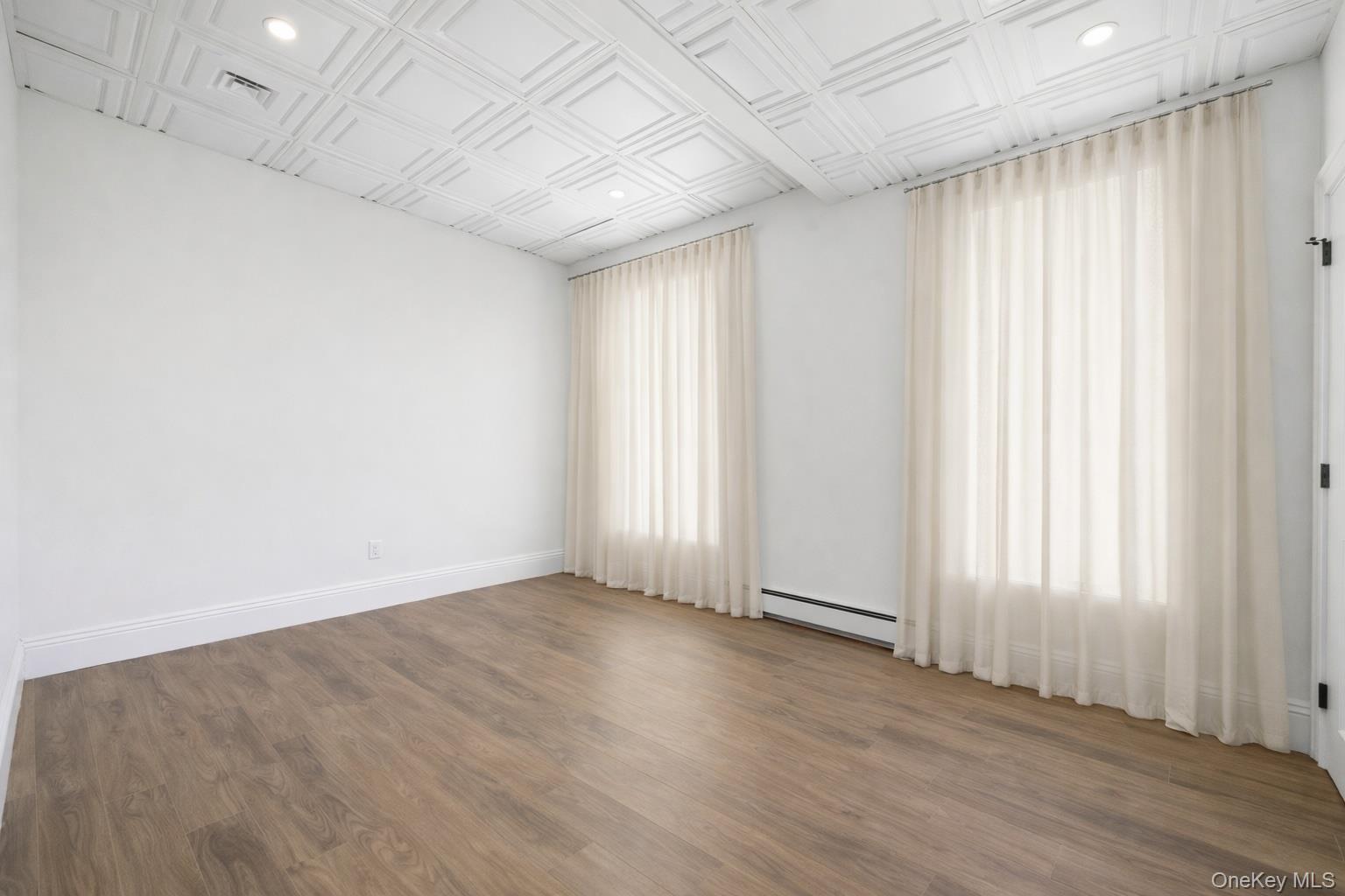 #15 photo, 13 W Hoffman Avenue, מחוז סאפוק Lindenhurst , NY 11757