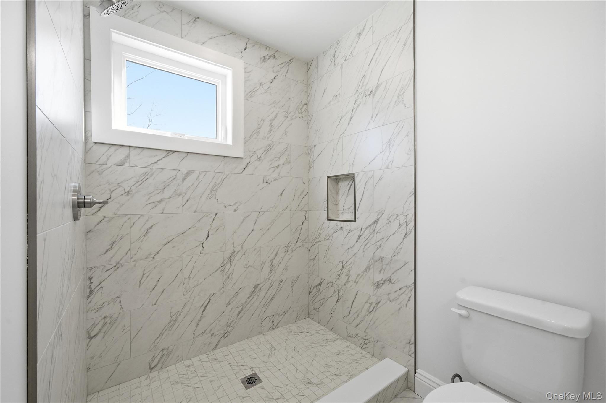 #16 photo, 13 W Hoffman Avenue, מחוז סאפוק Lindenhurst , NY 11757