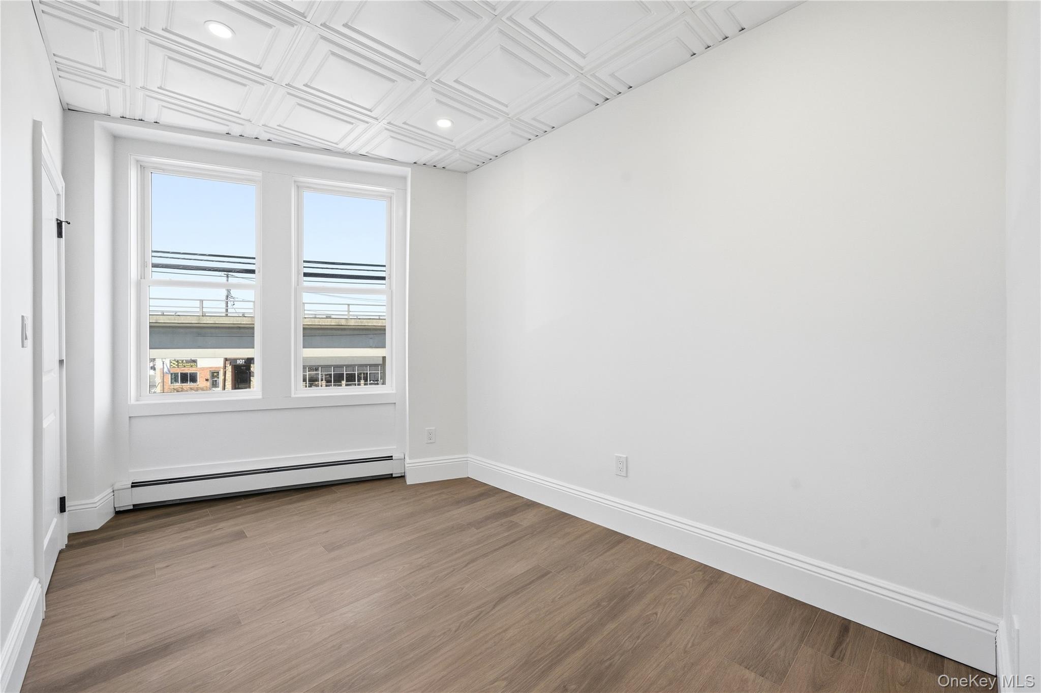 #19 photo, 13 W Hoffman Avenue, מחוז סאפוק Lindenhurst , NY 11757