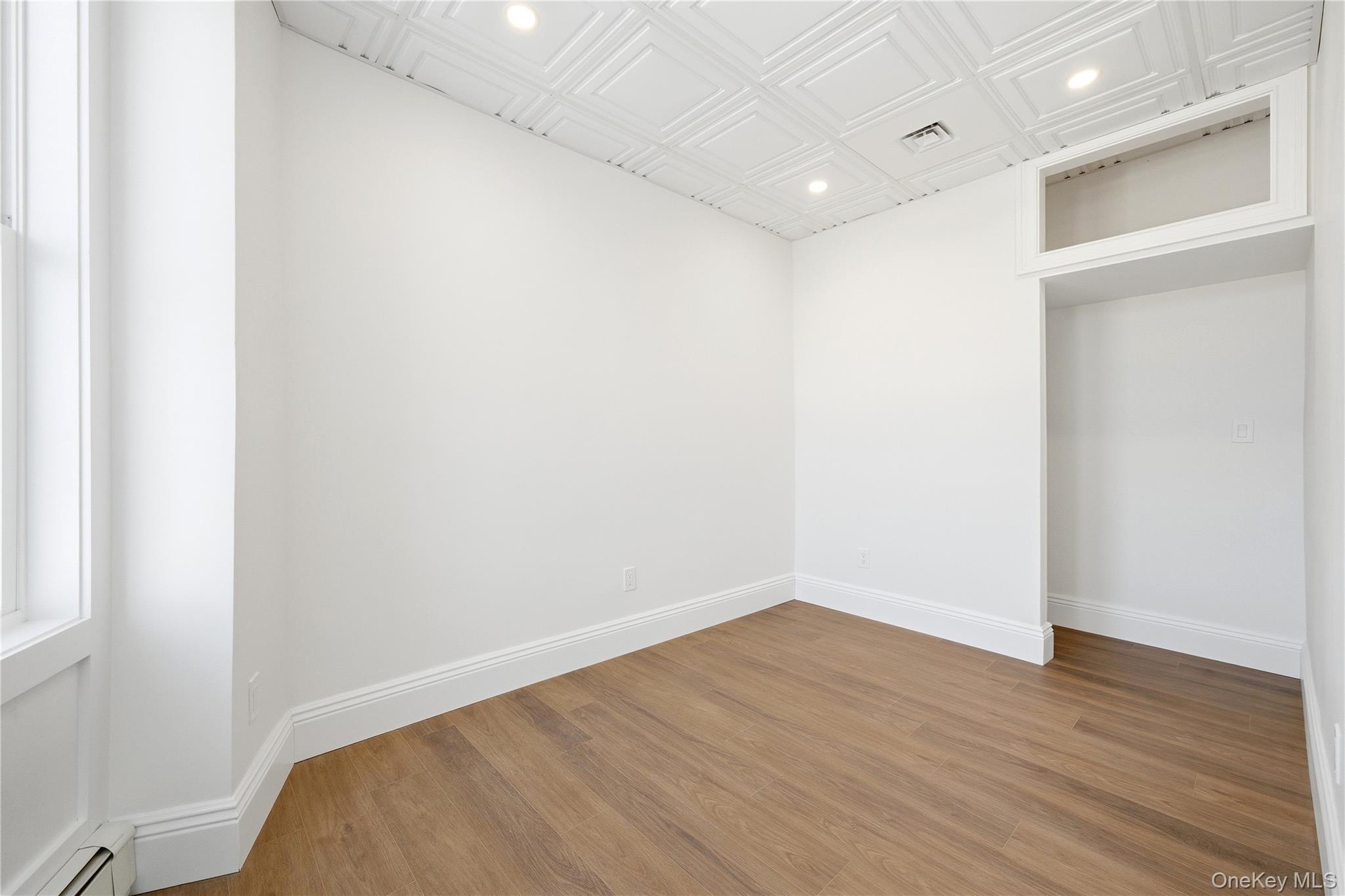 #20 photo, 13 W Hoffman Avenue, מחוז סאפוק Lindenhurst , NY 11757