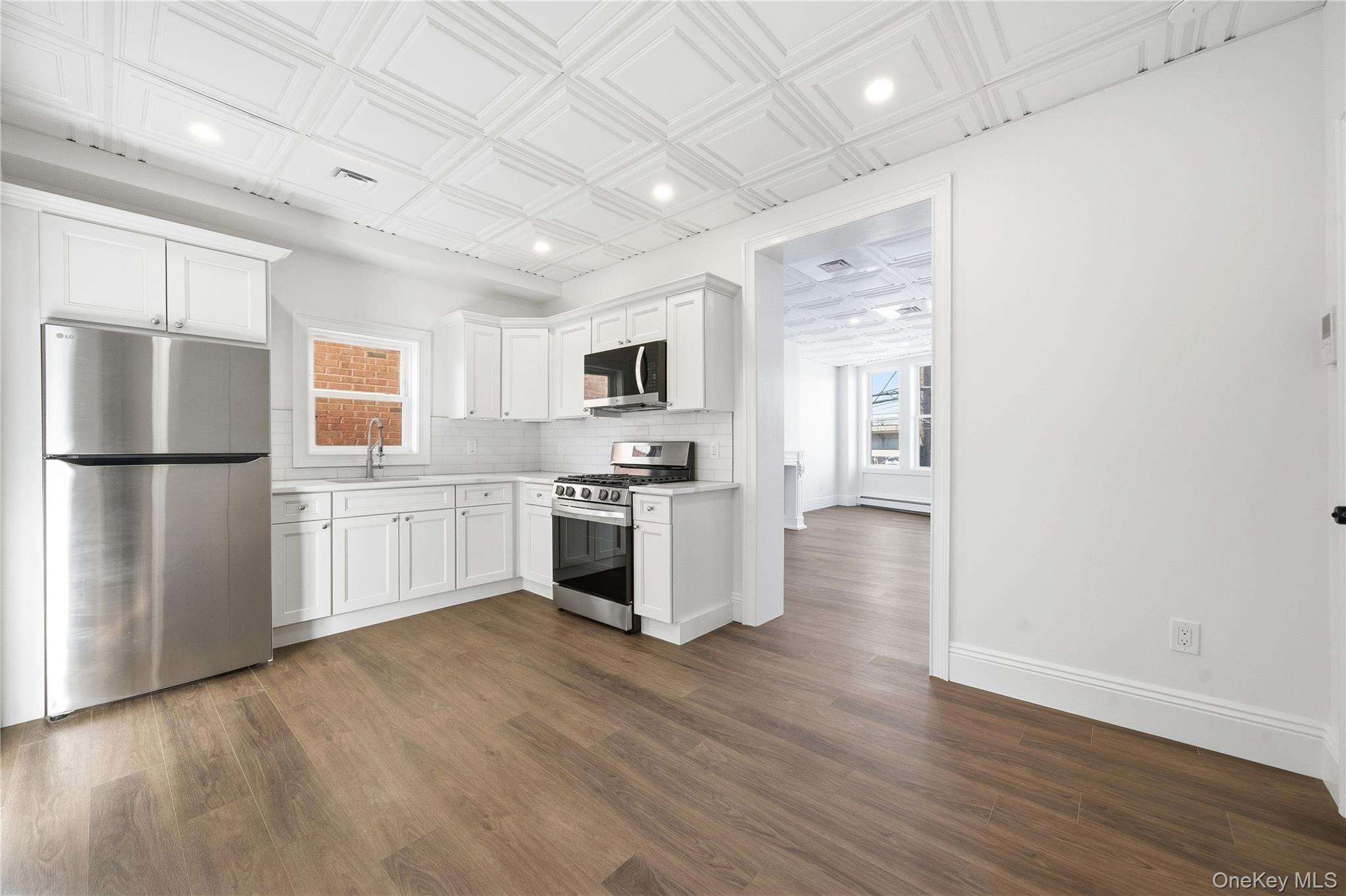 #5 photo, 13 W Hoffman Avenue, מחוז סאפוק Lindenhurst , NY 11757