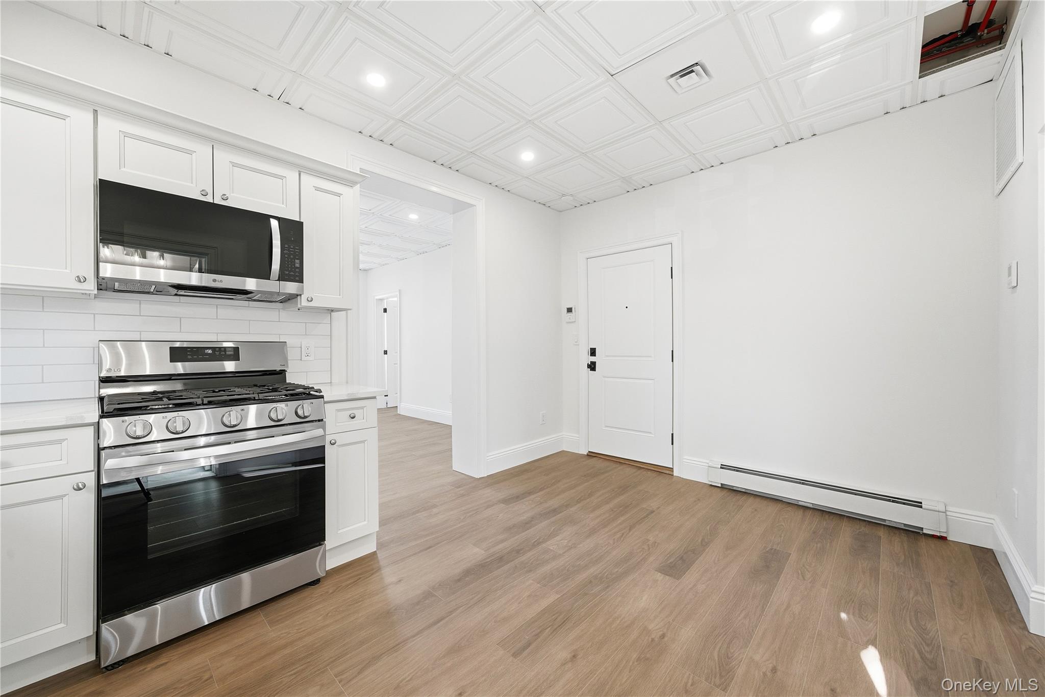 #7 photo, 13 W Hoffman Avenue, מחוז סאפוק Lindenhurst , NY 11757