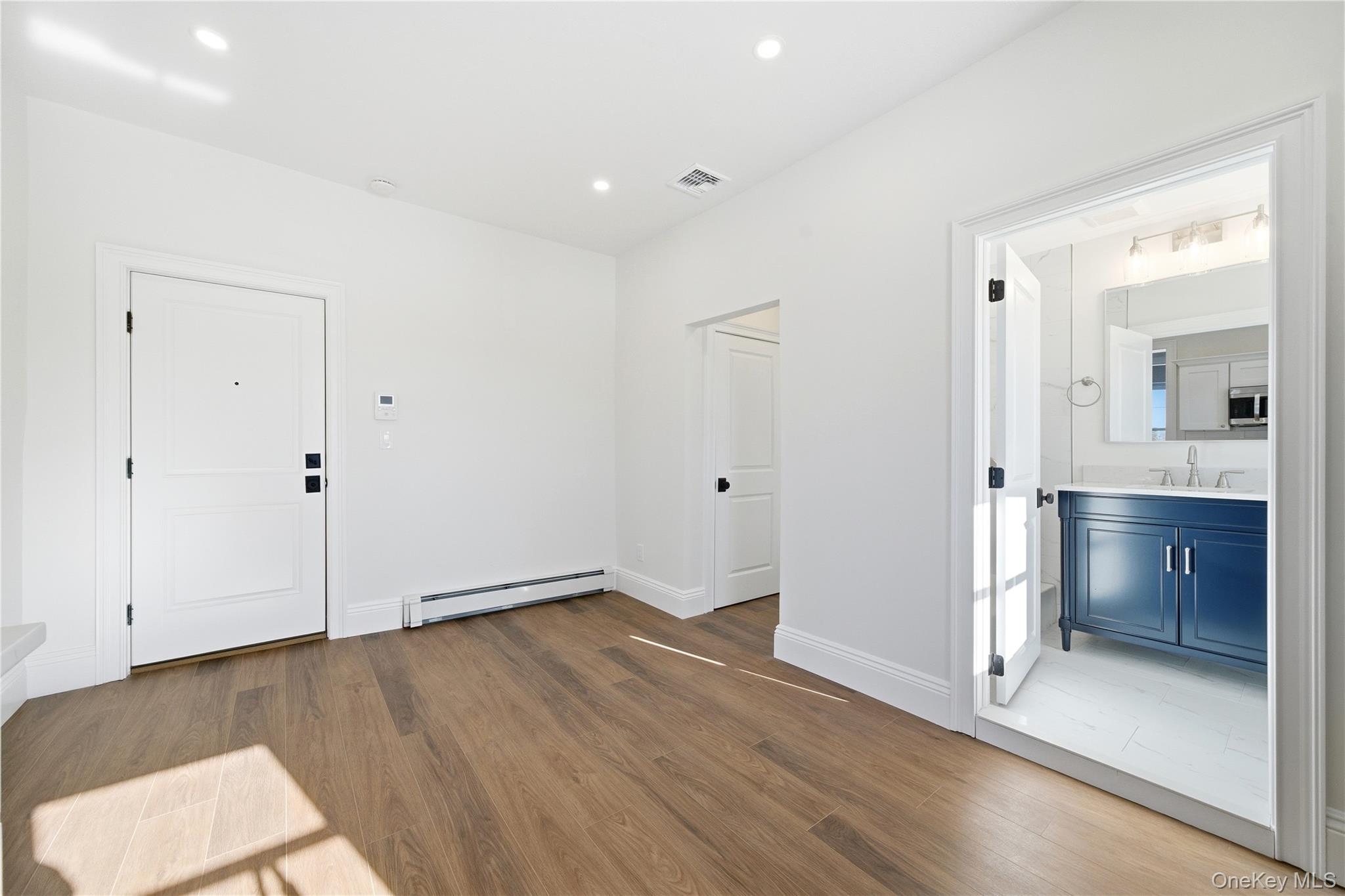 #8 photo, 13 W Hoffman Avenue, מחוז סאפוק Lindenhurst , NY 11757