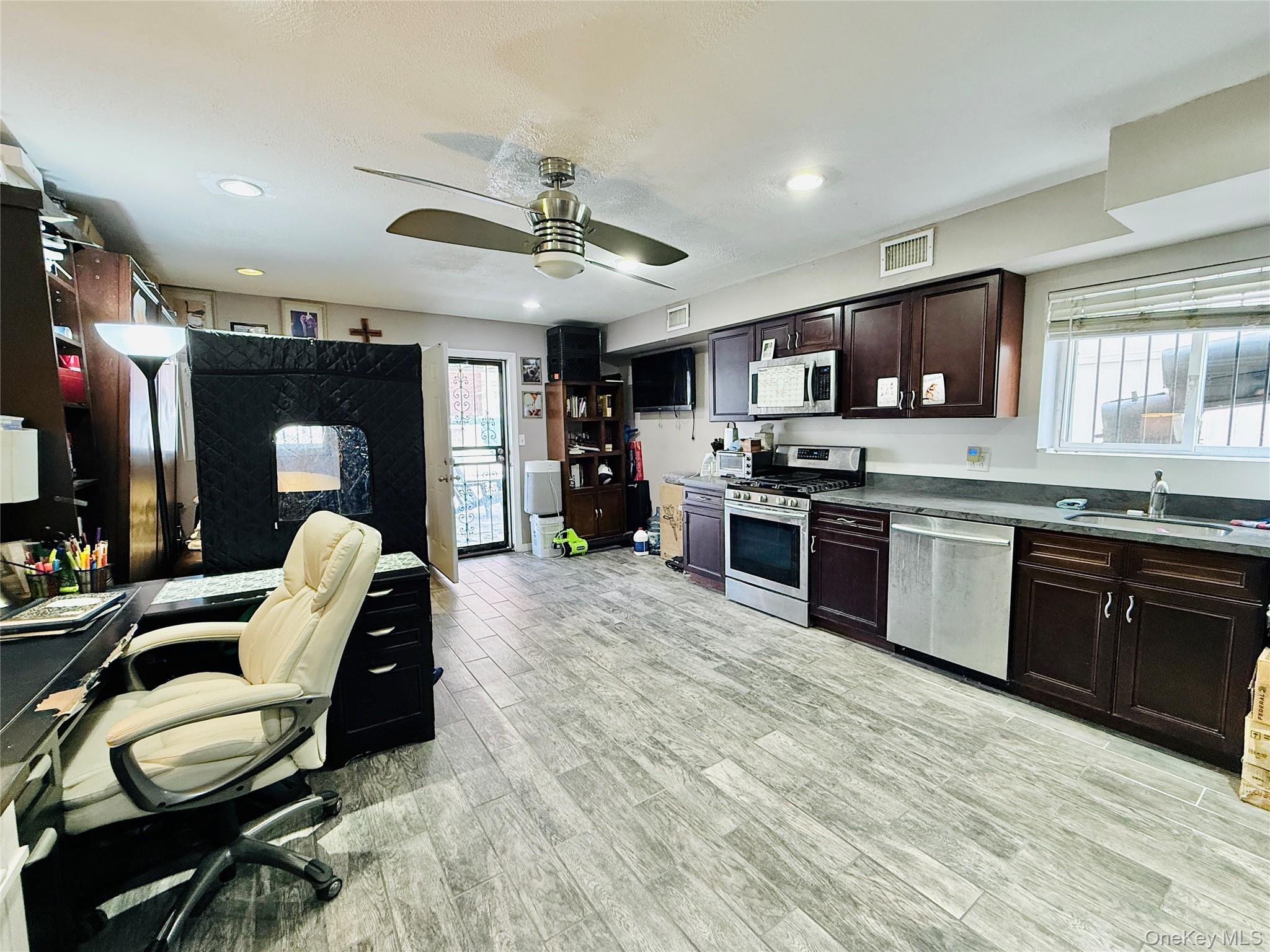 #19 photo, 1663 Waring Avenue, ब्रोंक्स Bronx , NY 10469