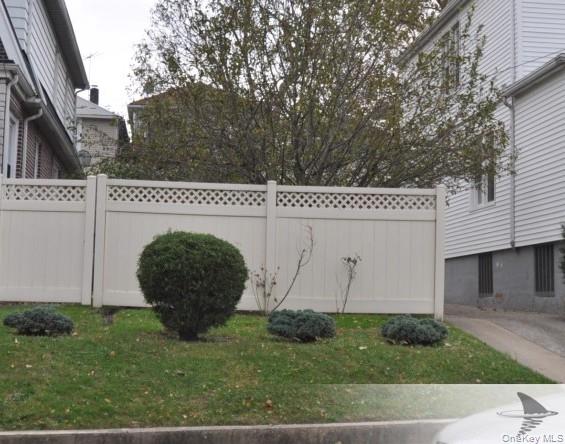 #1 photo, 1815 Willow Lane, הברונקס Bronx , NY 10461