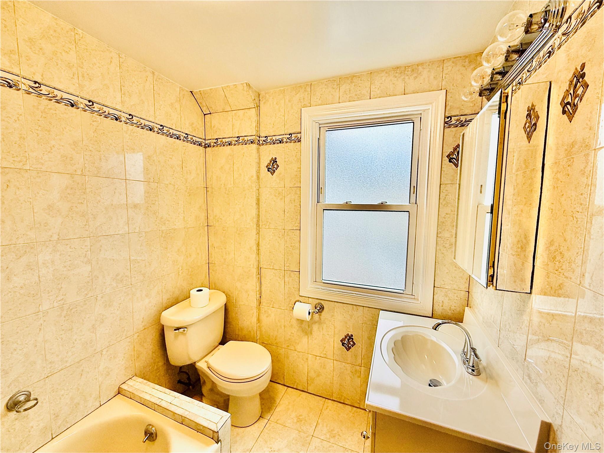 #14 photo, 1813 Willow Lane, Bronx , NY 10461