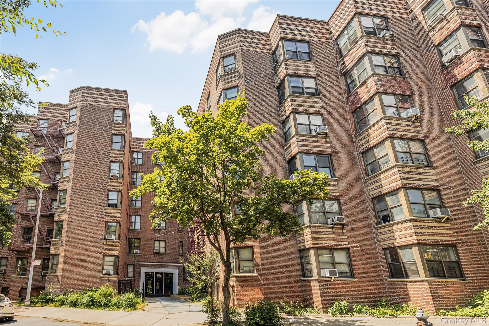 #12 photo, 306 E Mosholu Pkwysouth, ब्रोंक्स Bronx , NY 10458