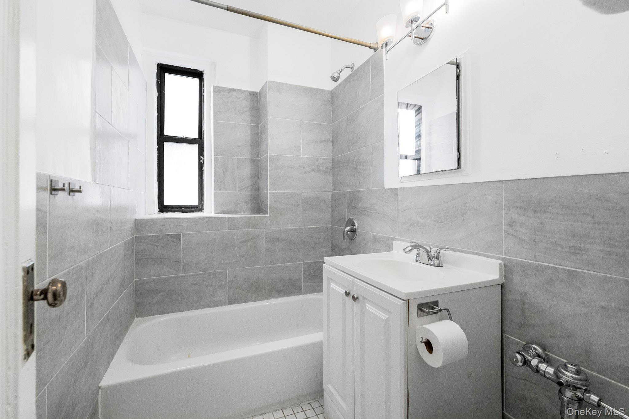 #8 photo, 306 E Mosholu Pkwysouth, ब्रोंक्स Bronx , NY 10458