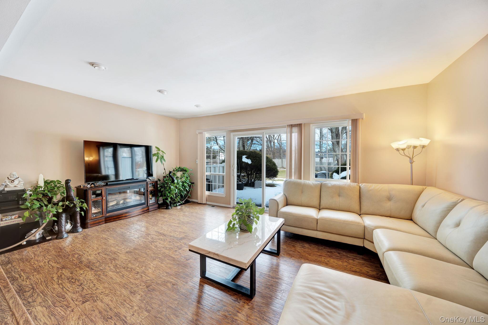 #14 photo, 11 Manors Drive, Jericho , NY 11753