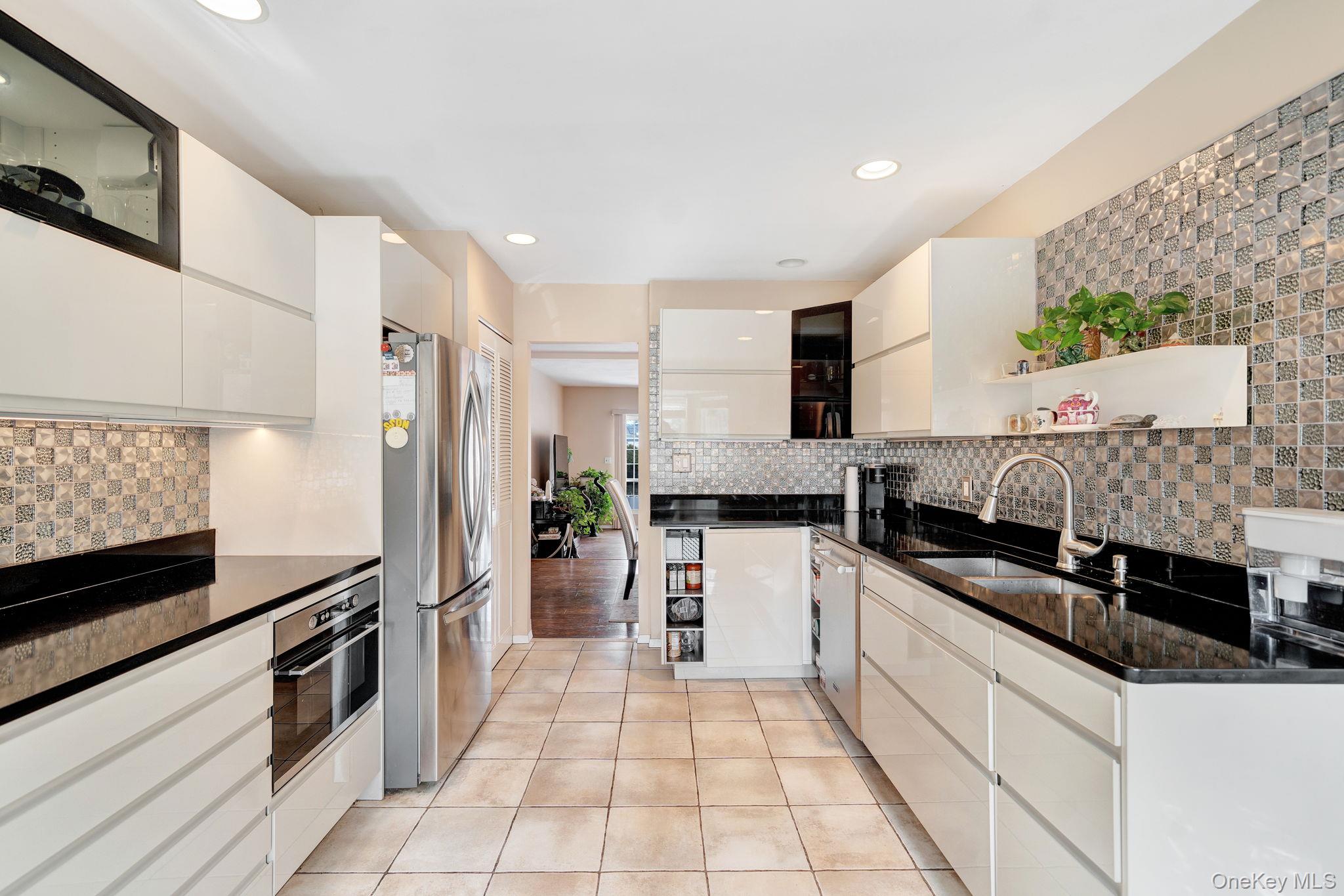 #8 photo, 11 Manors Drive, Jericho , NY 11753