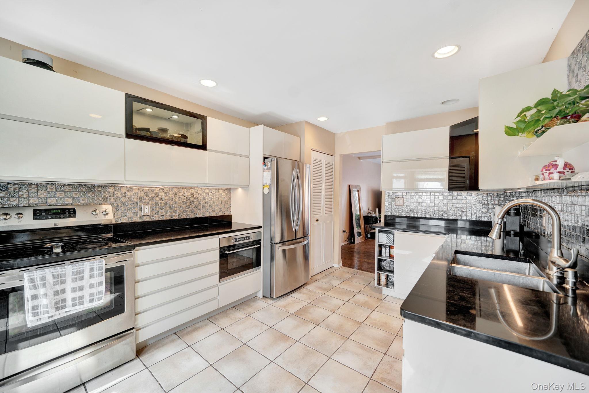 #9 photo, 11 Manors Drive, Jericho , NY 11753