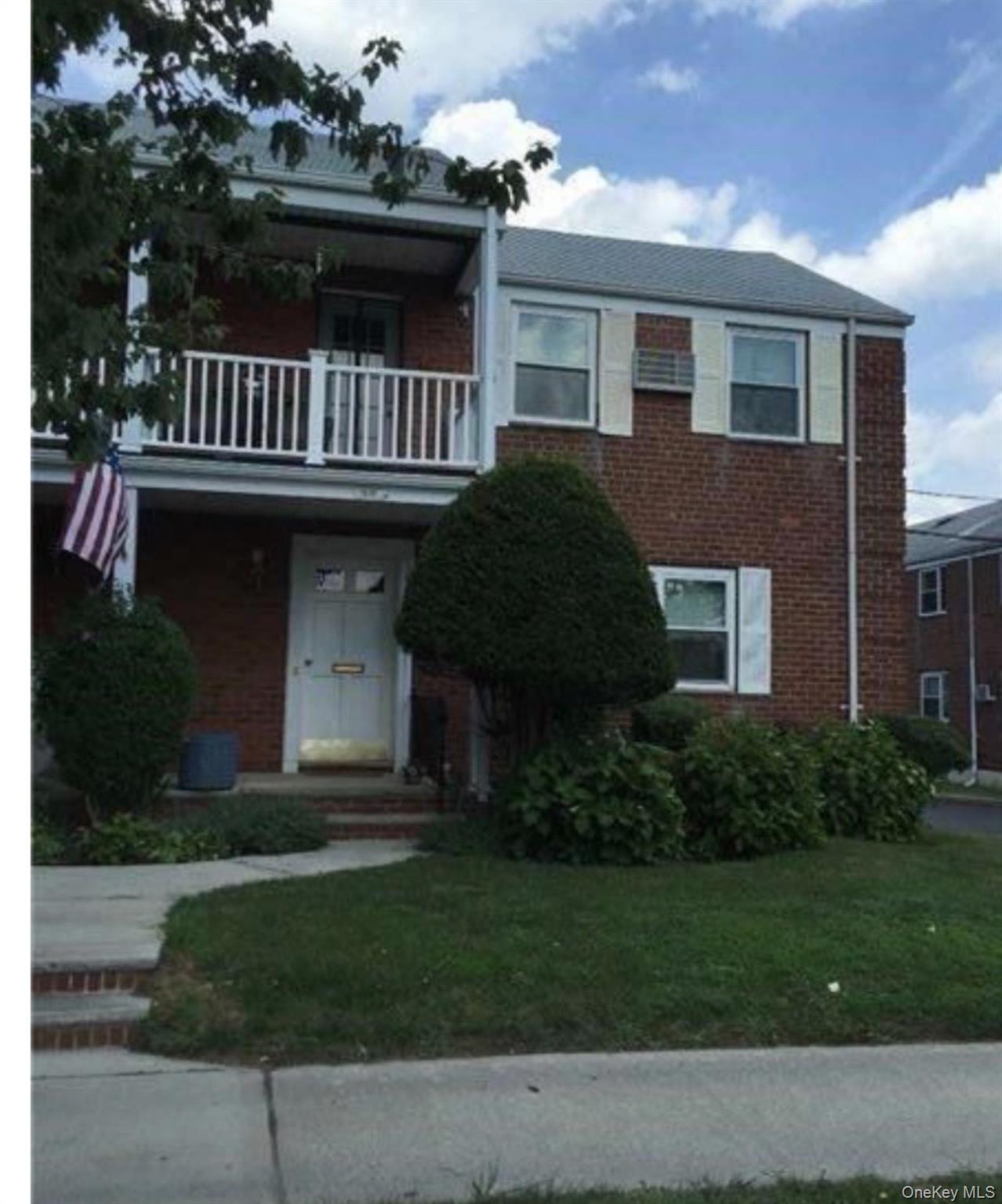 #1 photo, 75-07 260th Street, Glen Oaks , NY 11004