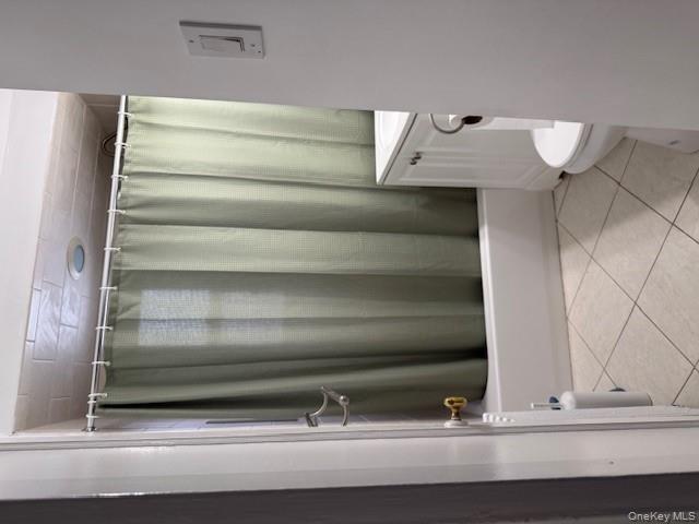 #3 photo, 75-07 260th Street, Glen Oaks , NY 11004